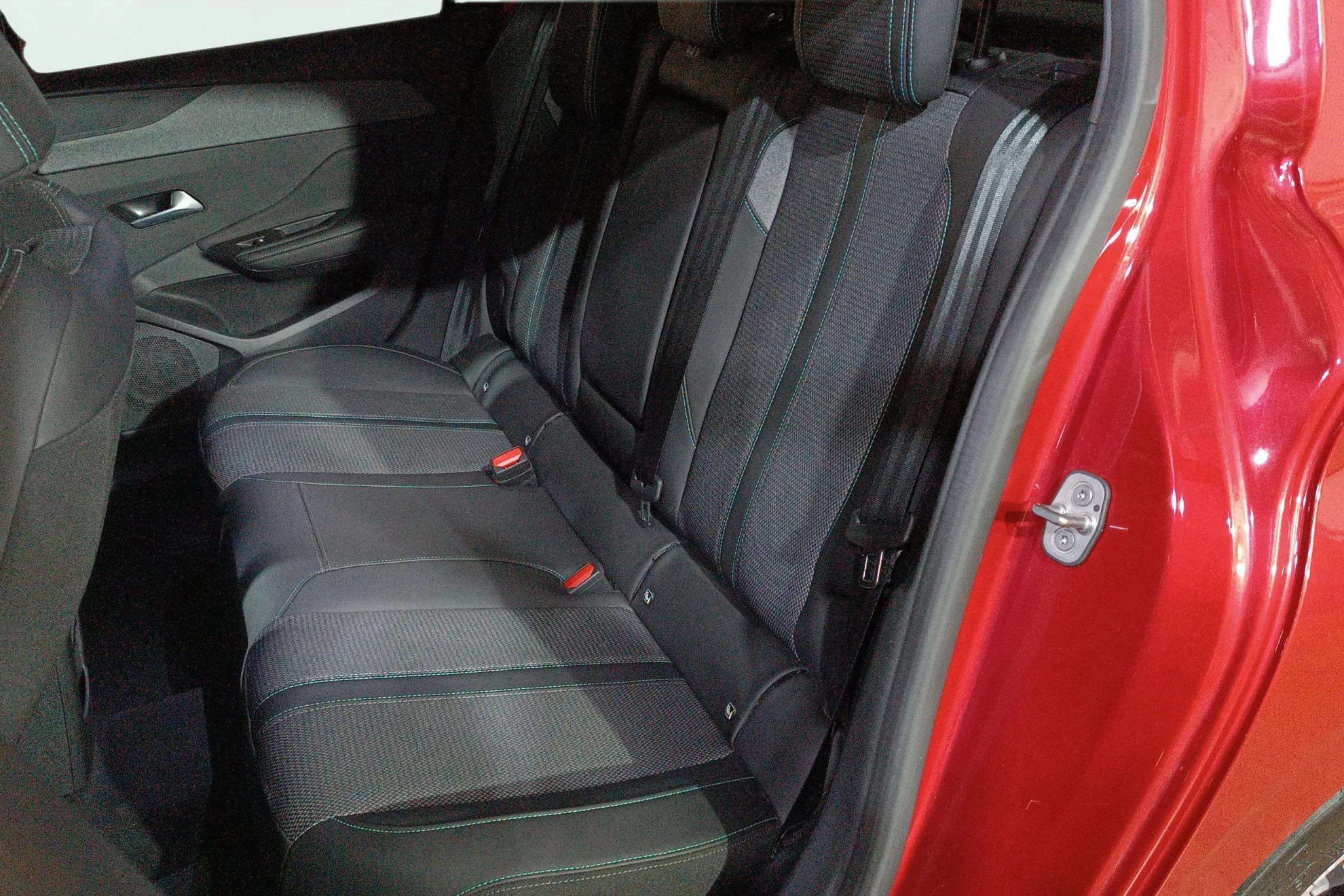 Peugeot 308 Allure PureTech 130 EAT8 - foto 12