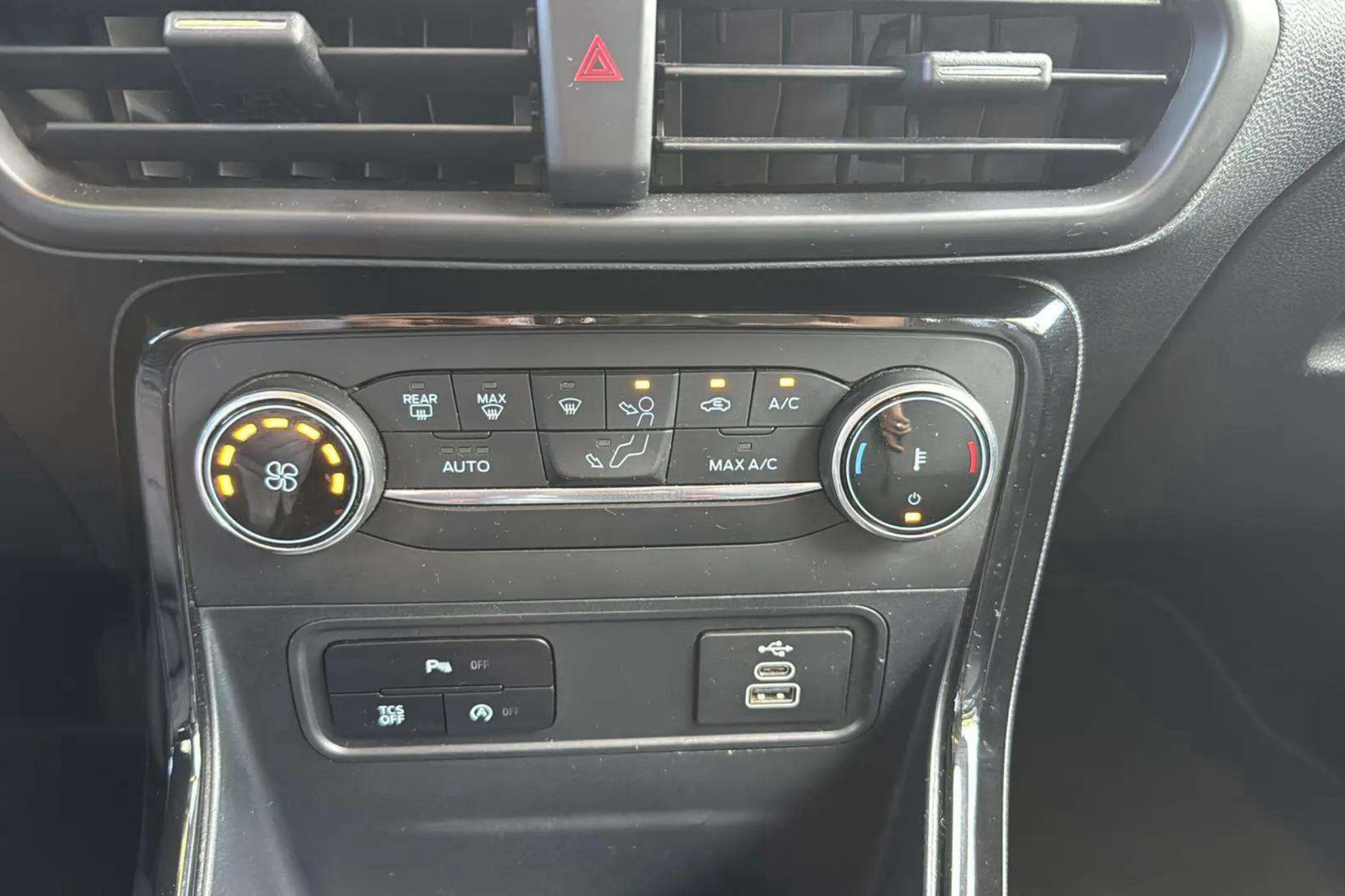 Ford EcoSport 1.0T EcoBoost Active - foto 33