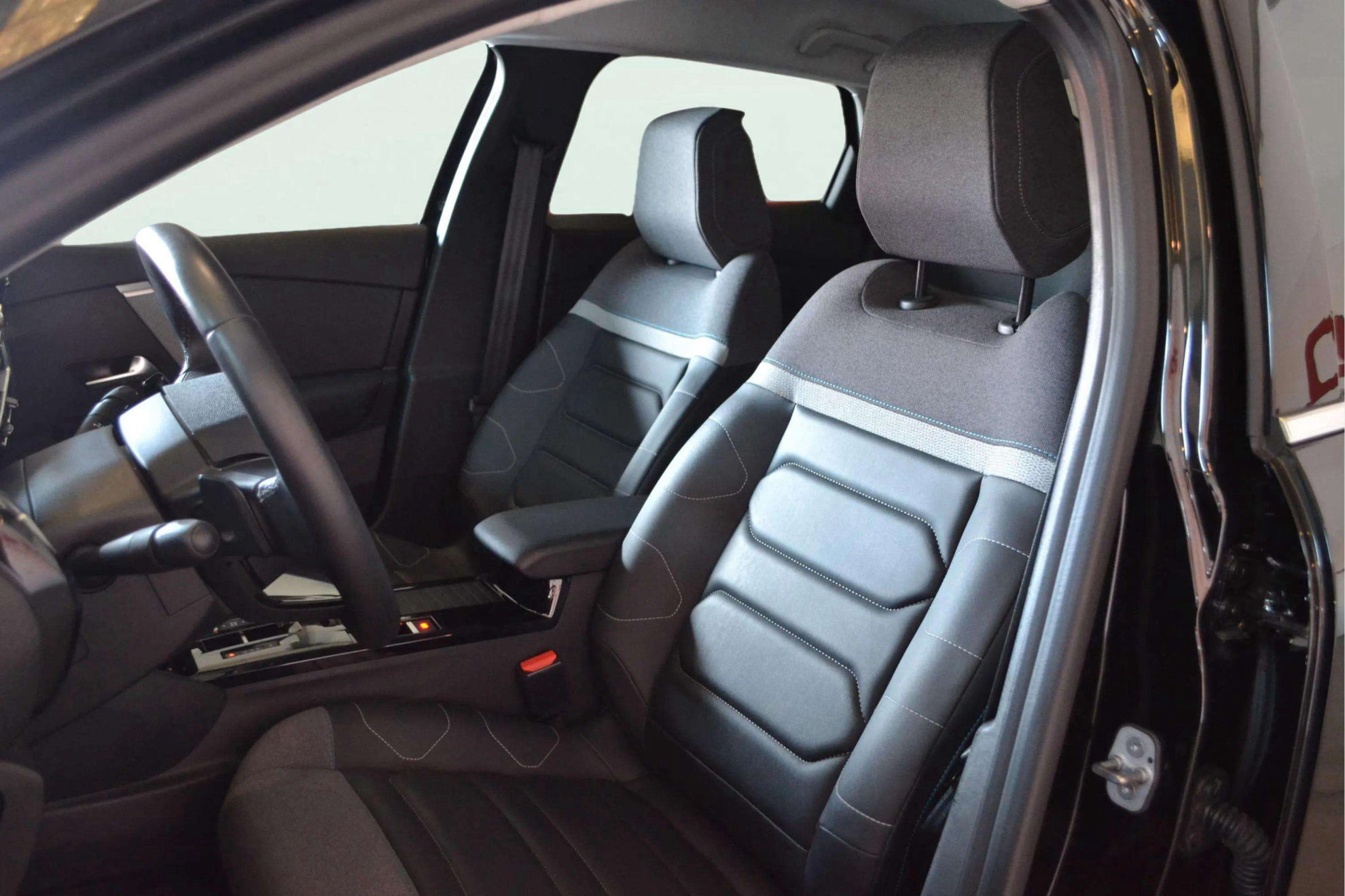 Citroën C4 PureTech 130 EAT8 Shine - foto 13