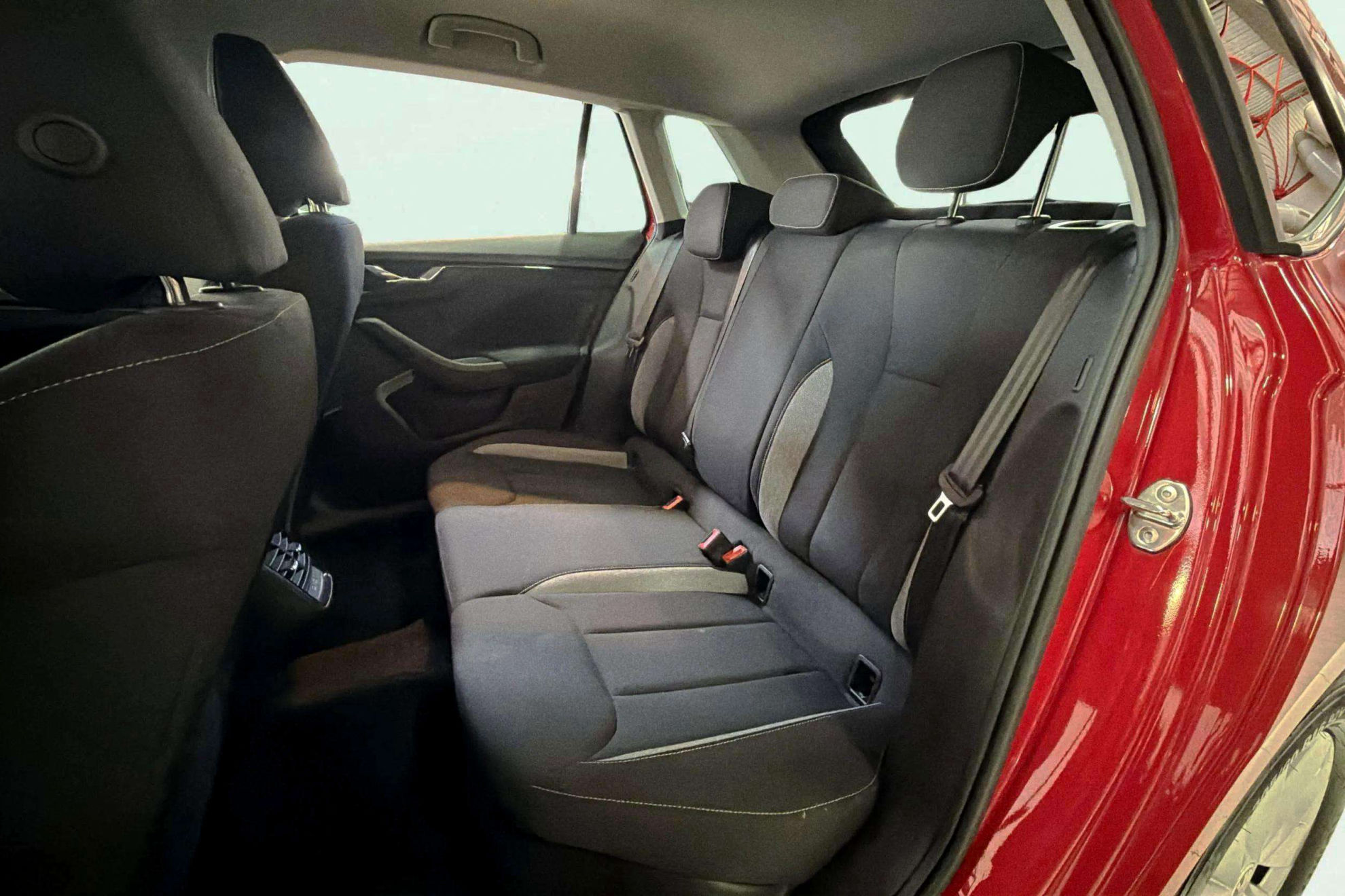 Škoda Kamiq 1.0 TSI Selection - foto 13