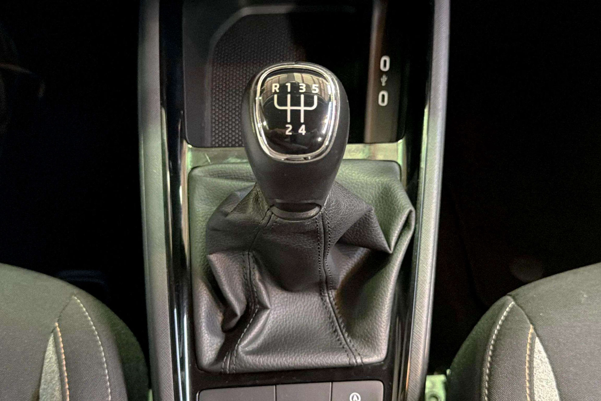 Škoda Kamiq 1.0 TSI Selection - foto 25