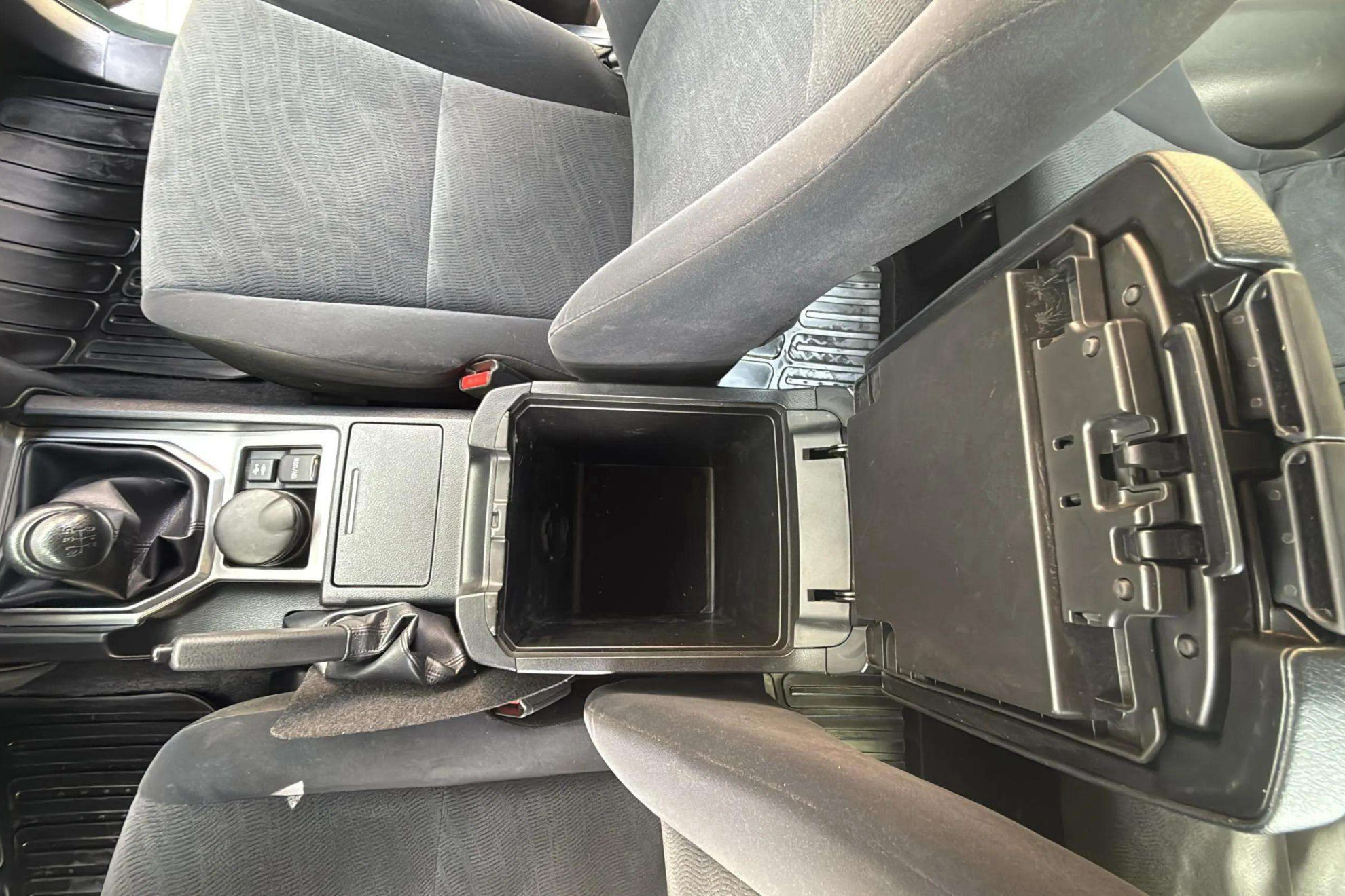 Toyota Land Cruiser 2.8 D-4D GX - foto 31