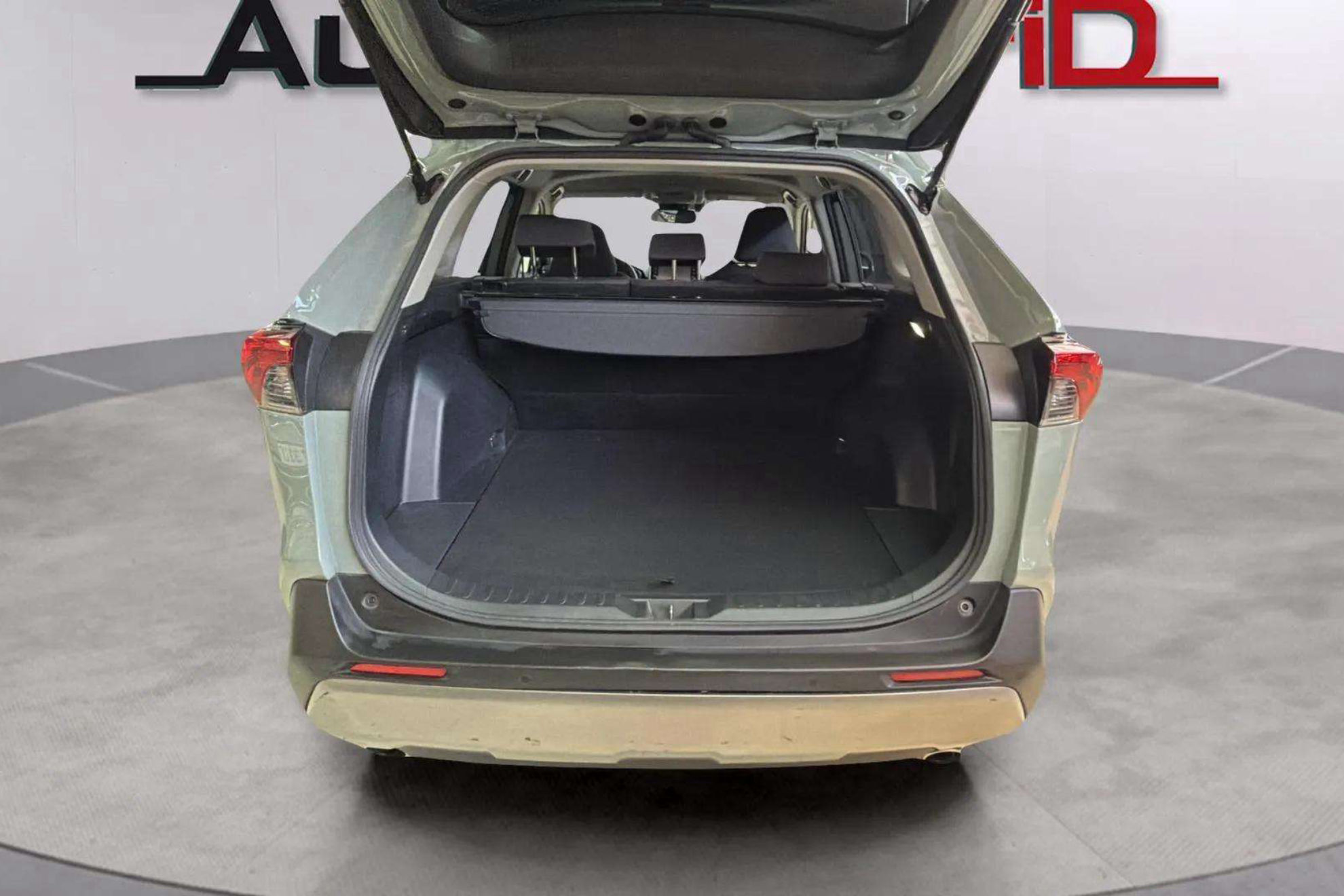 Toyota RAV4 2.5l 220H Advance - foto 7