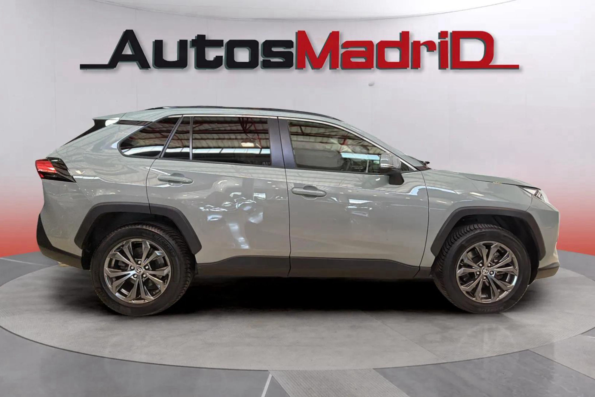 Toyota RAV4 2.5l 220H Advance - foto 9