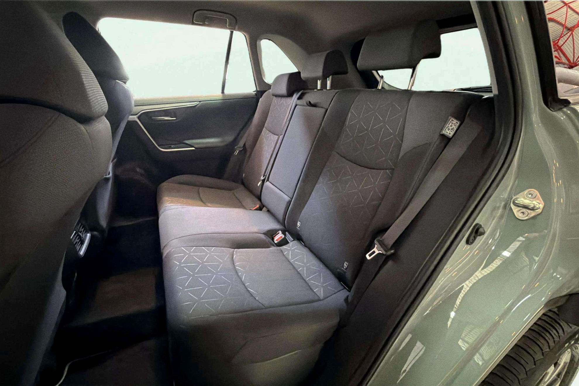 Toyota RAV4 2.5l 220H Advance - foto 13