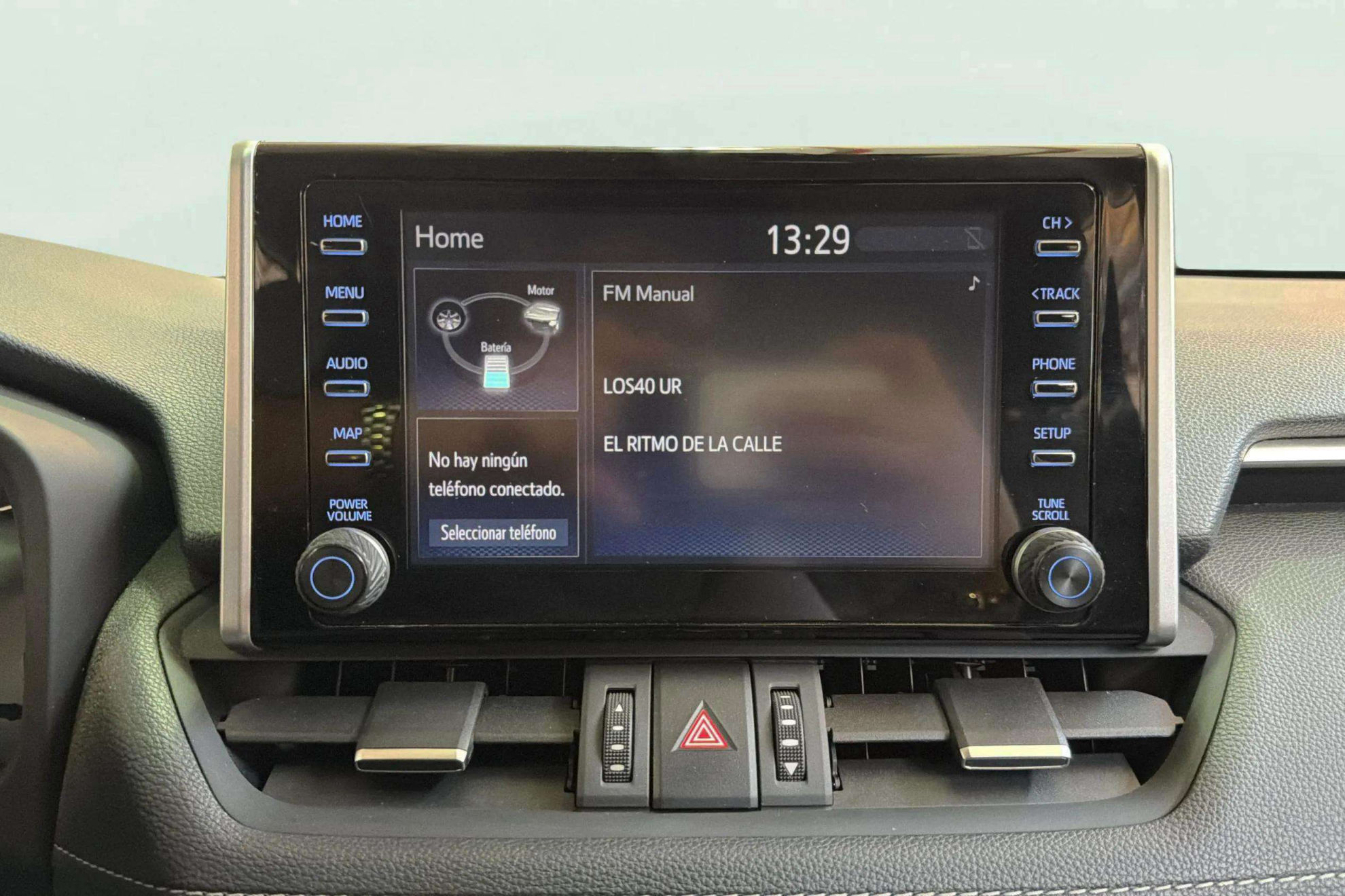 Toyota RAV4 2.5l 220H Advance - foto 21