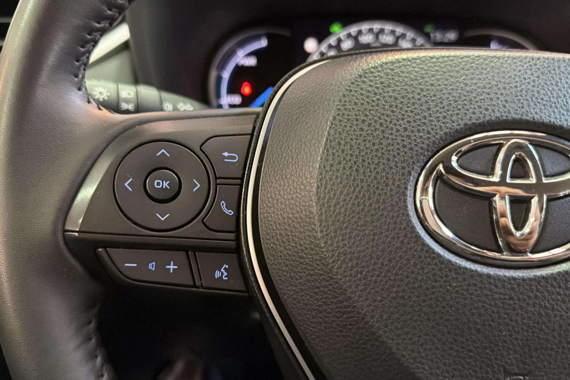 Toyota RAV4 2.5l 220H Advance - foto 18