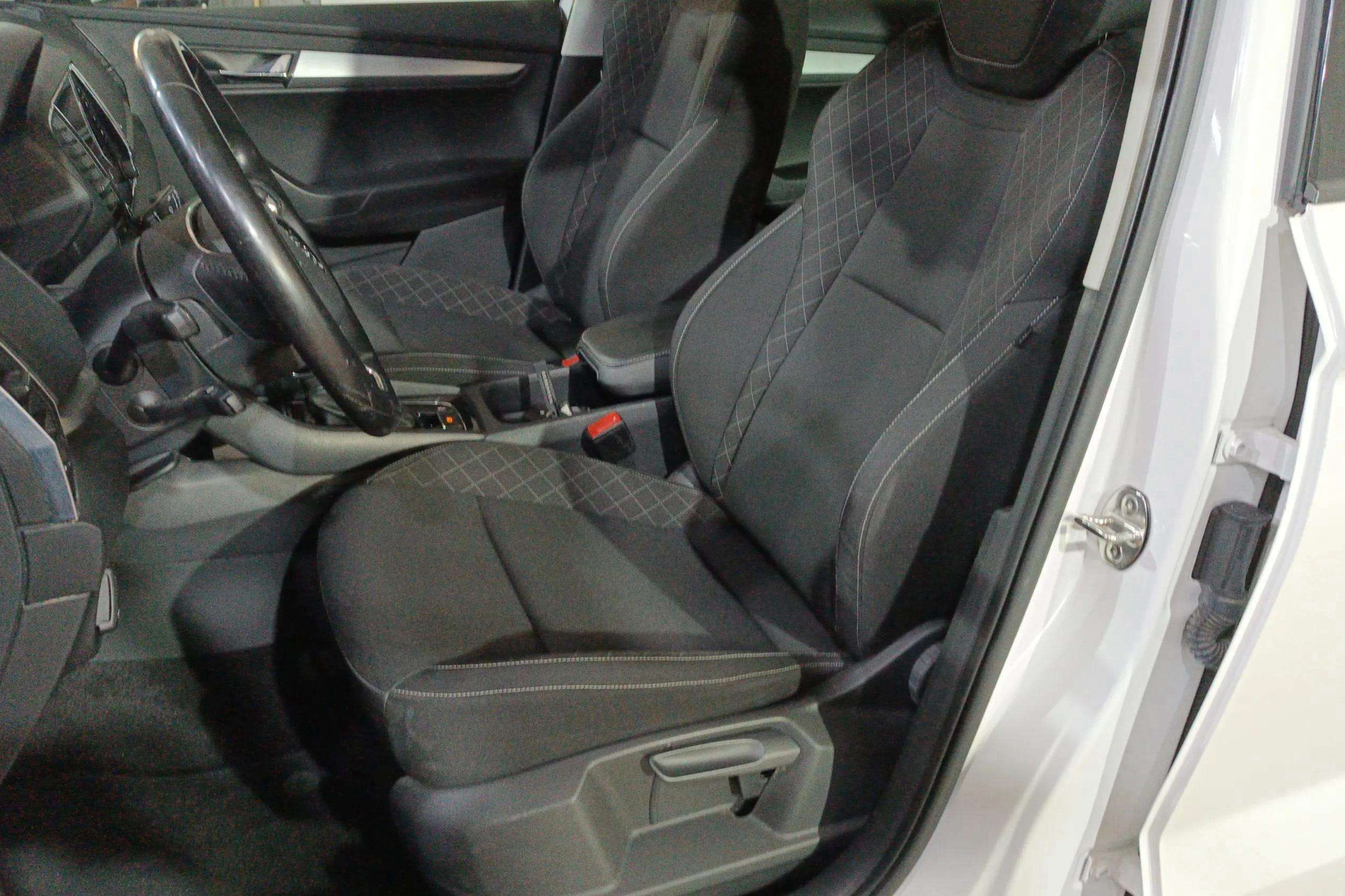 Škoda Karoq 2.0 TDI DSG 4x4 Ambition - foto 11