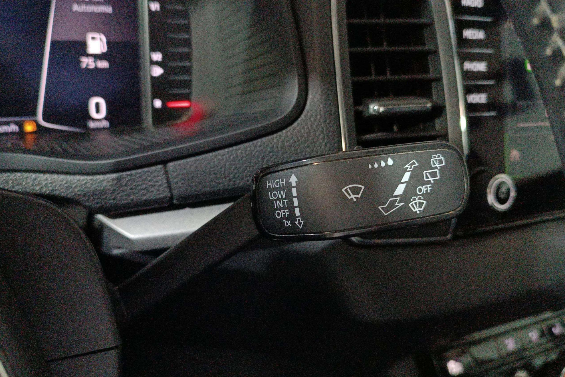 Škoda Karoq 2.0 TDI DSG 4x4 Ambition - foto 16