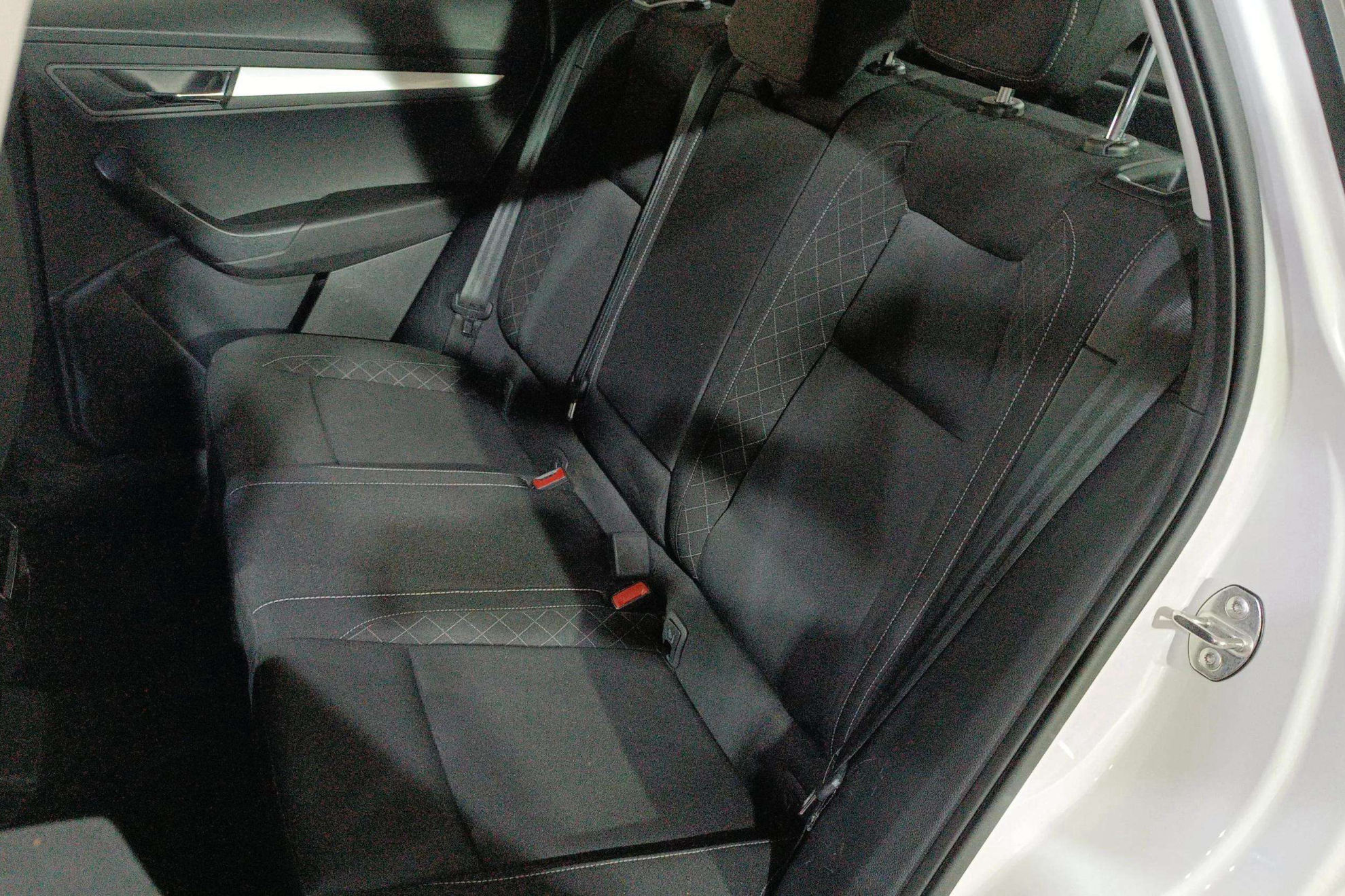 Škoda Karoq 2.0 TDI DSG 4x4 Ambition - foto 12