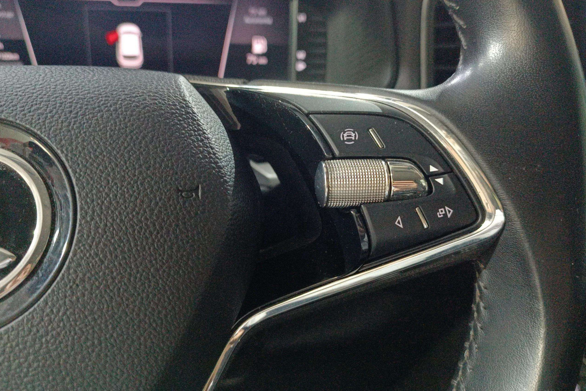 Škoda Karoq 2.0 TDI DSG 4x4 Ambition - foto 18