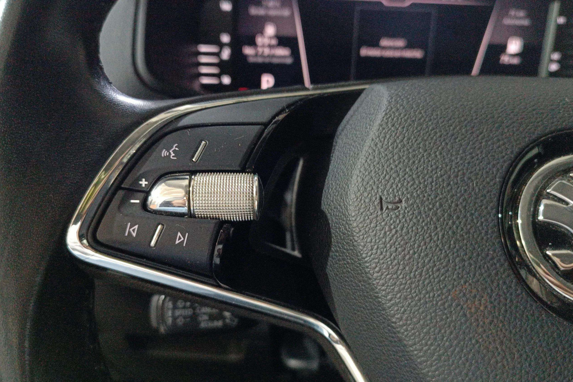 Škoda Karoq 2.0 TDI DSG 4x4 Ambition - foto 17