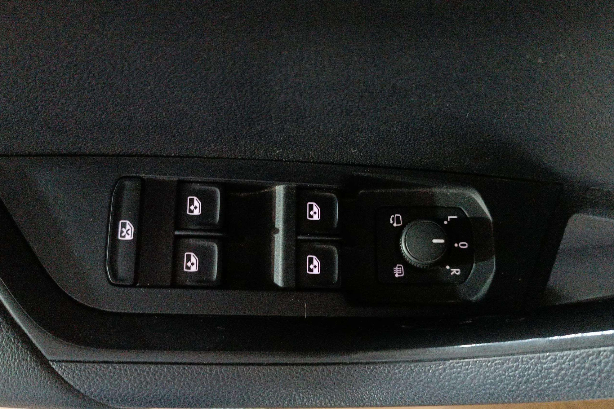 Škoda Karoq 2.0 TDI DSG 4x4 Ambition - foto 13