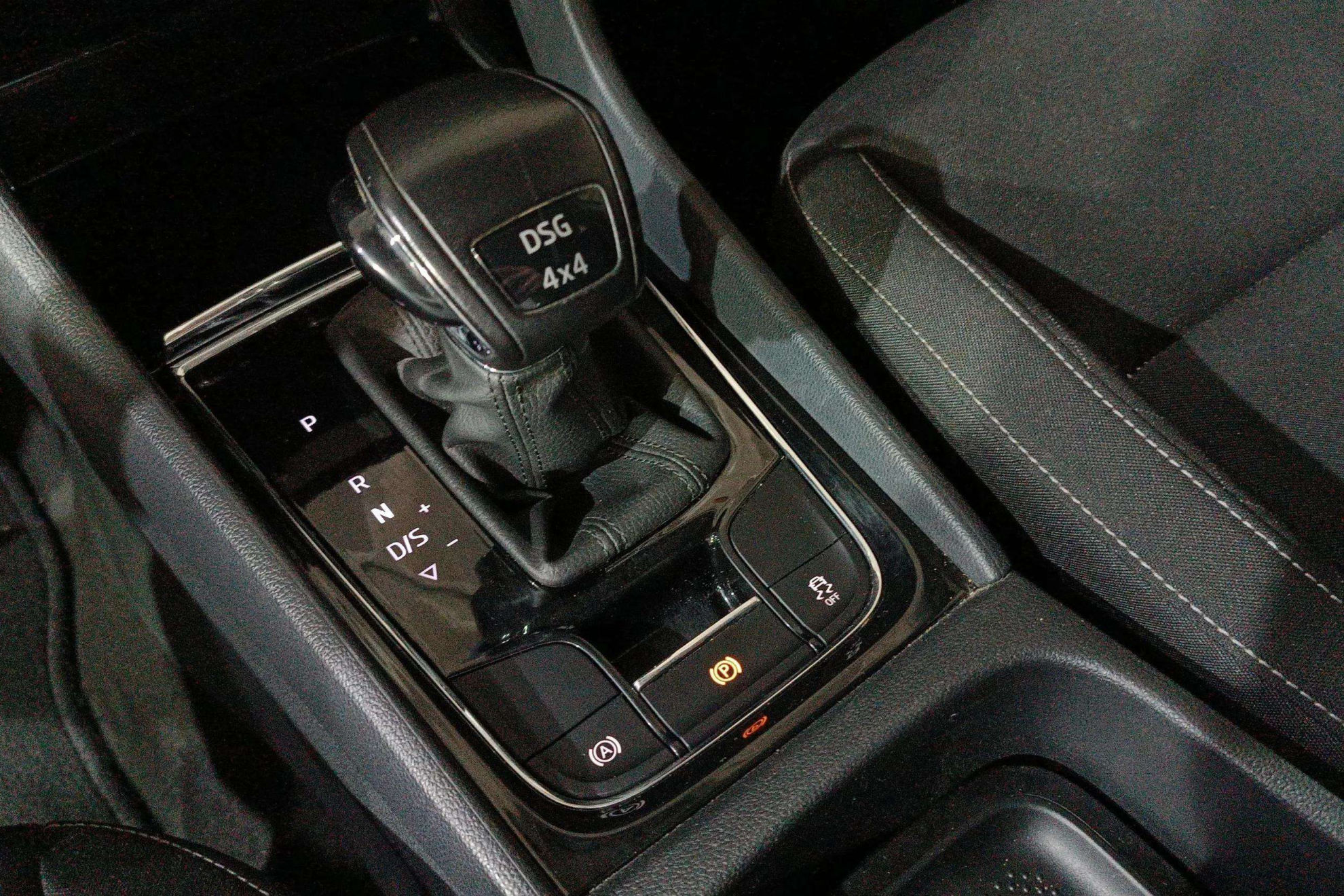Škoda Karoq 2.0 TDI DSG 4x4 Ambition - foto 23