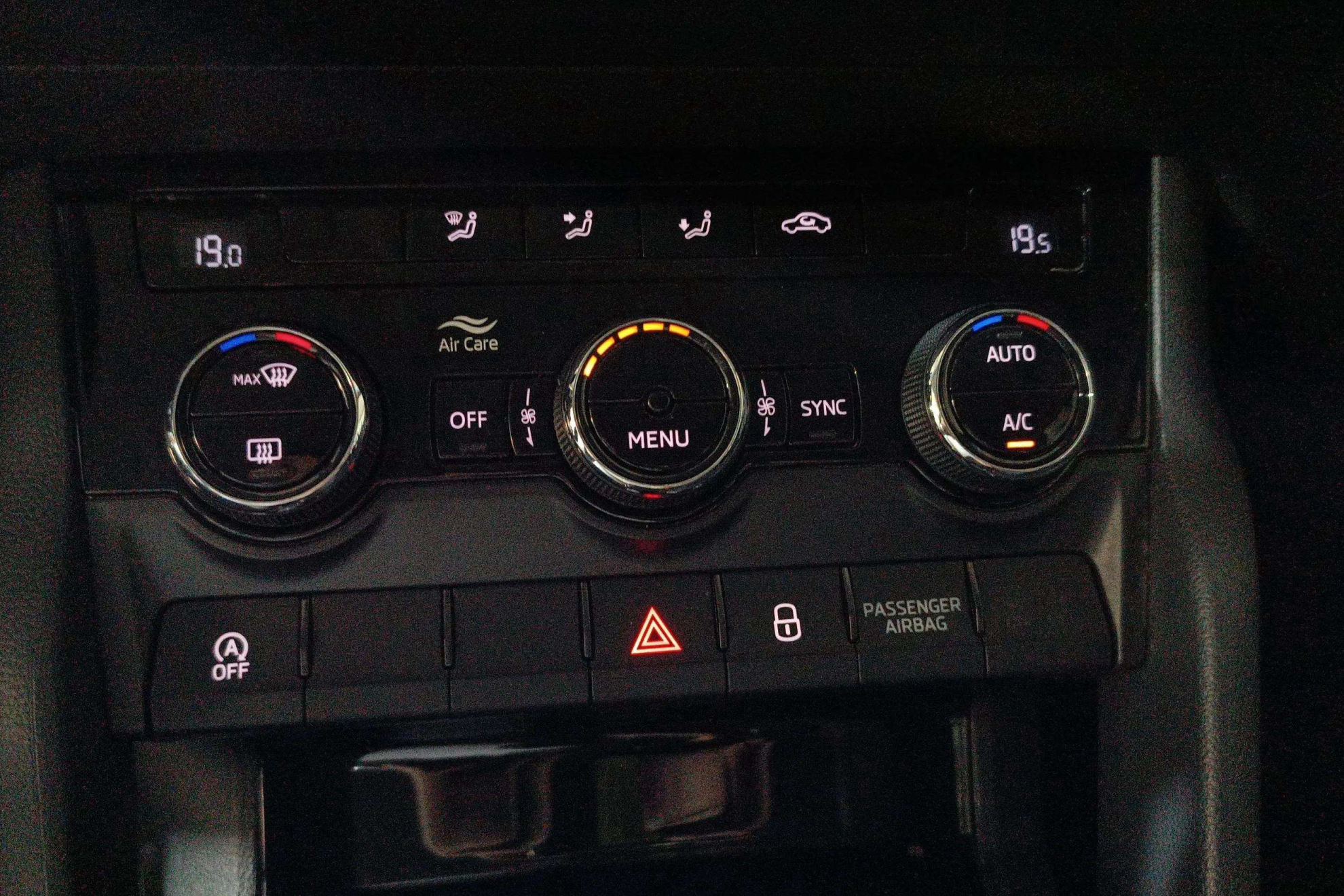 Škoda Karoq 2.0 TDI DSG 4x4 Ambition - foto 22