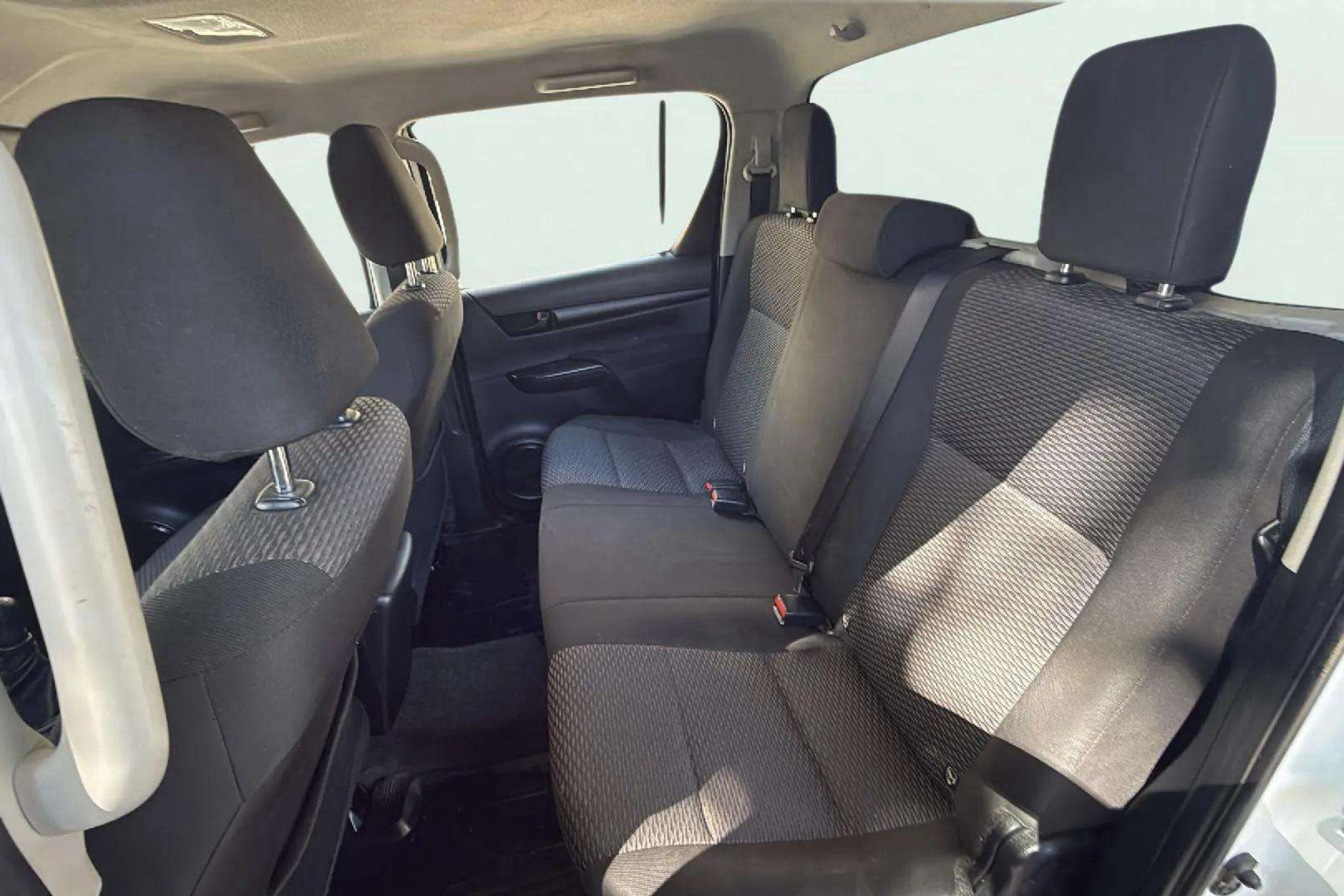 Toyota Hilux 2.4 D-4D Cabina Doble GX - foto 9
