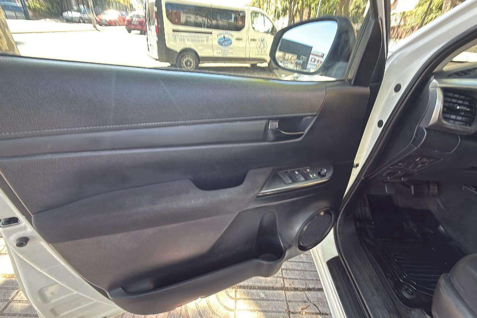 Toyota Hilux 2.4 D-4D Cabina Doble GX - foto 17