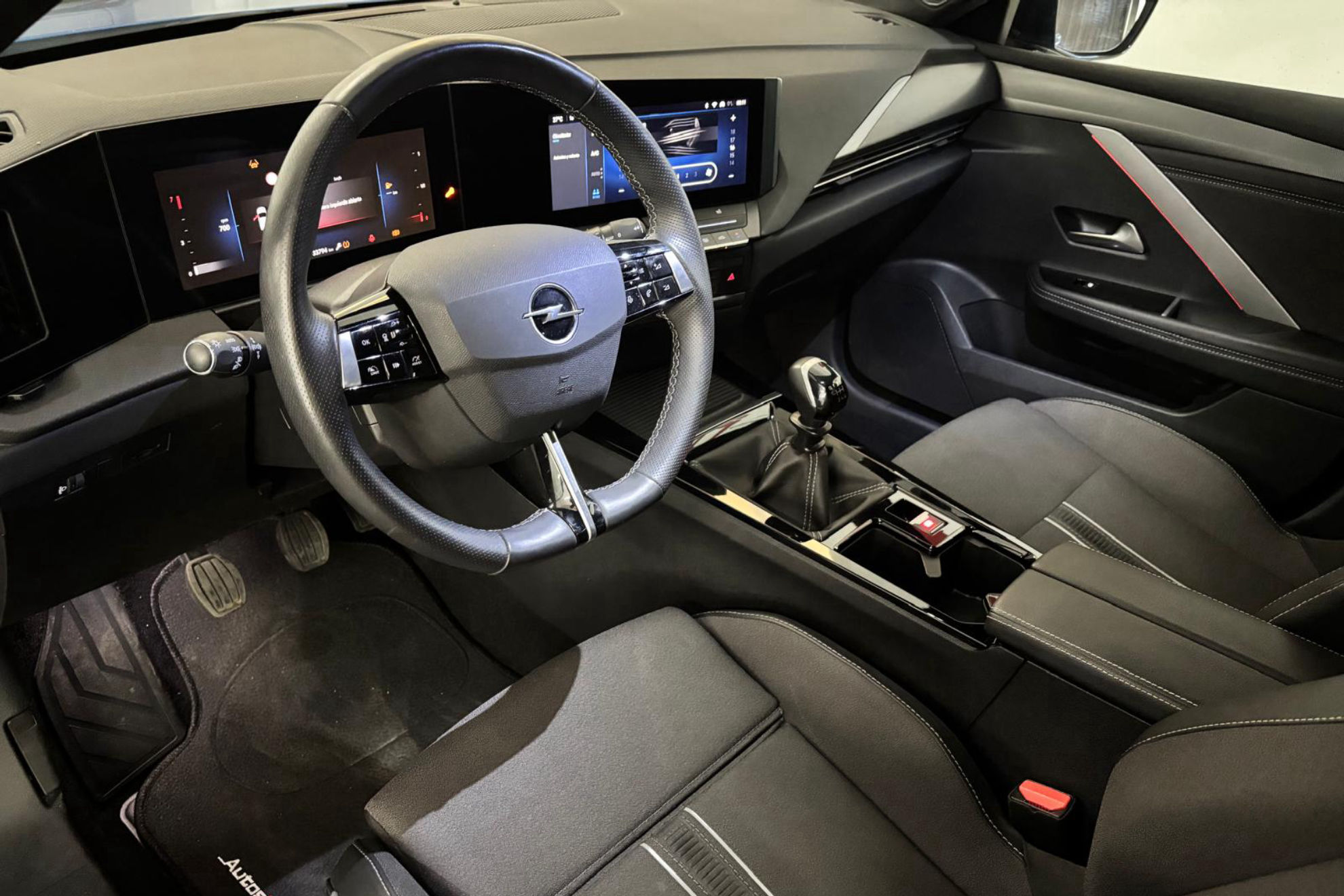 Opel Astra 1.2T XHT GS - foto 15