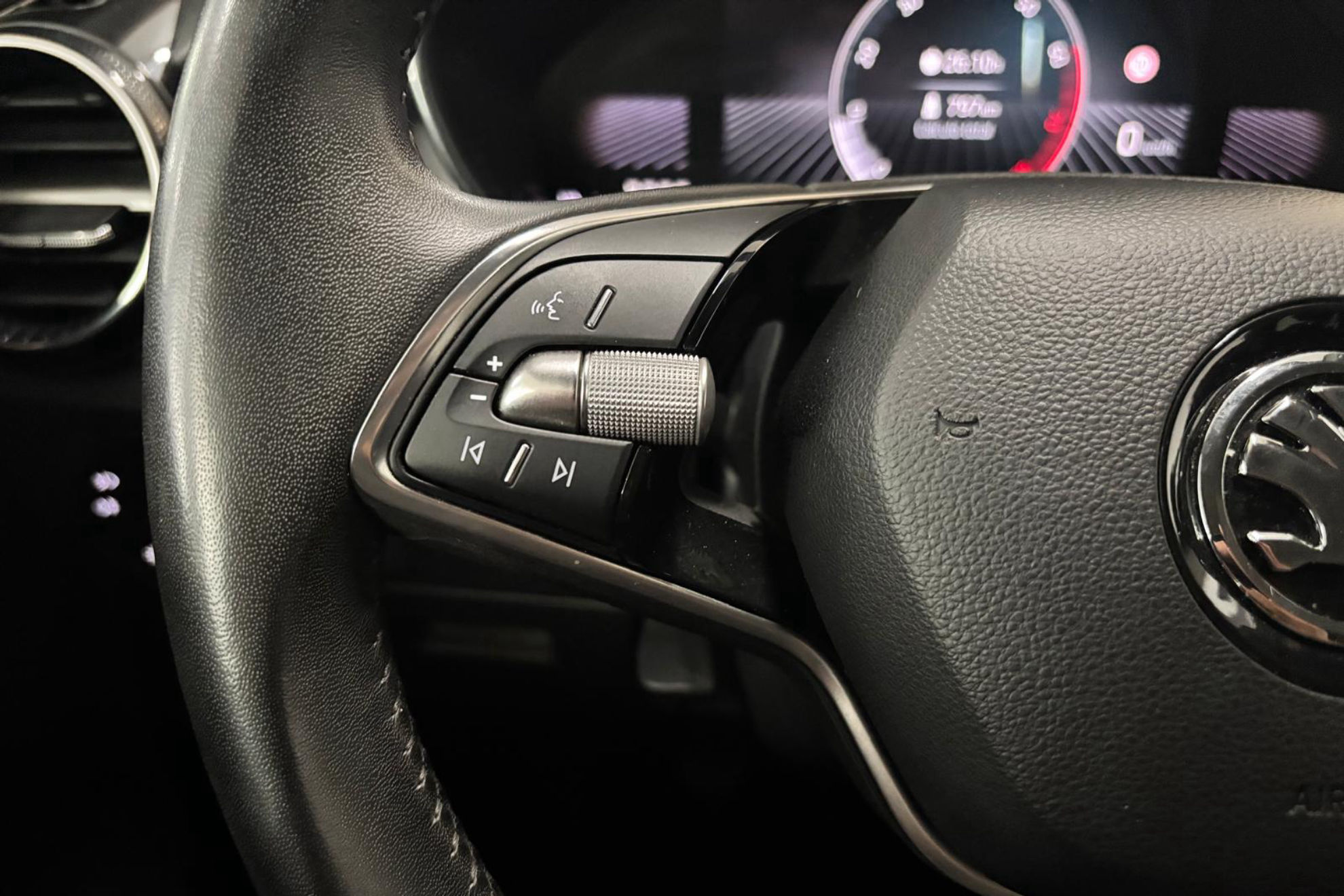 Škoda Fabia 1.0 MPI Selection - foto 17