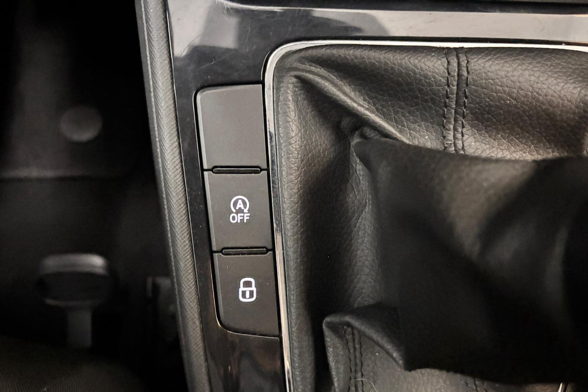 Škoda Fabia 1.0 MPI Selection - foto 27