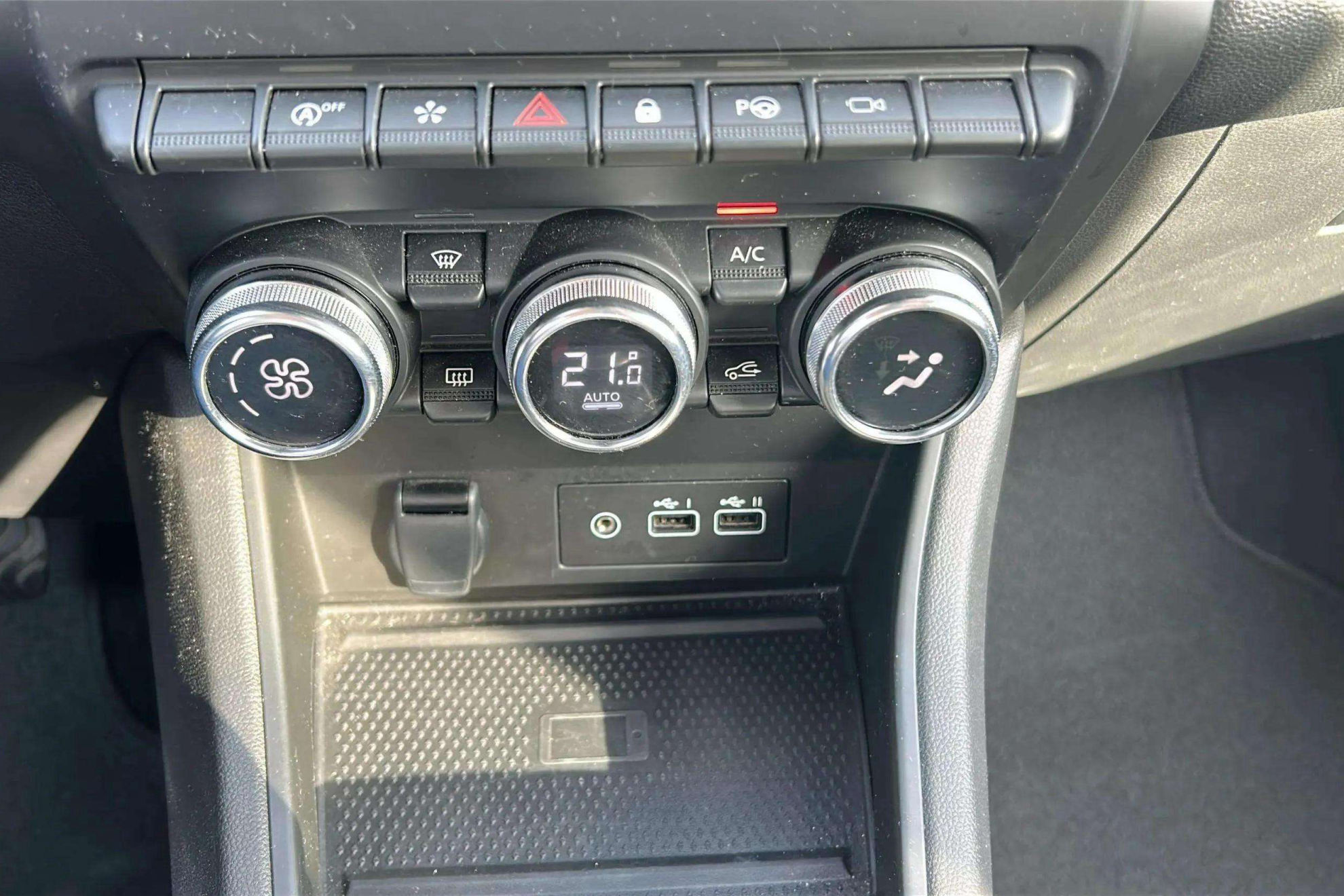 Renault Captur techno TCe - foto 24
