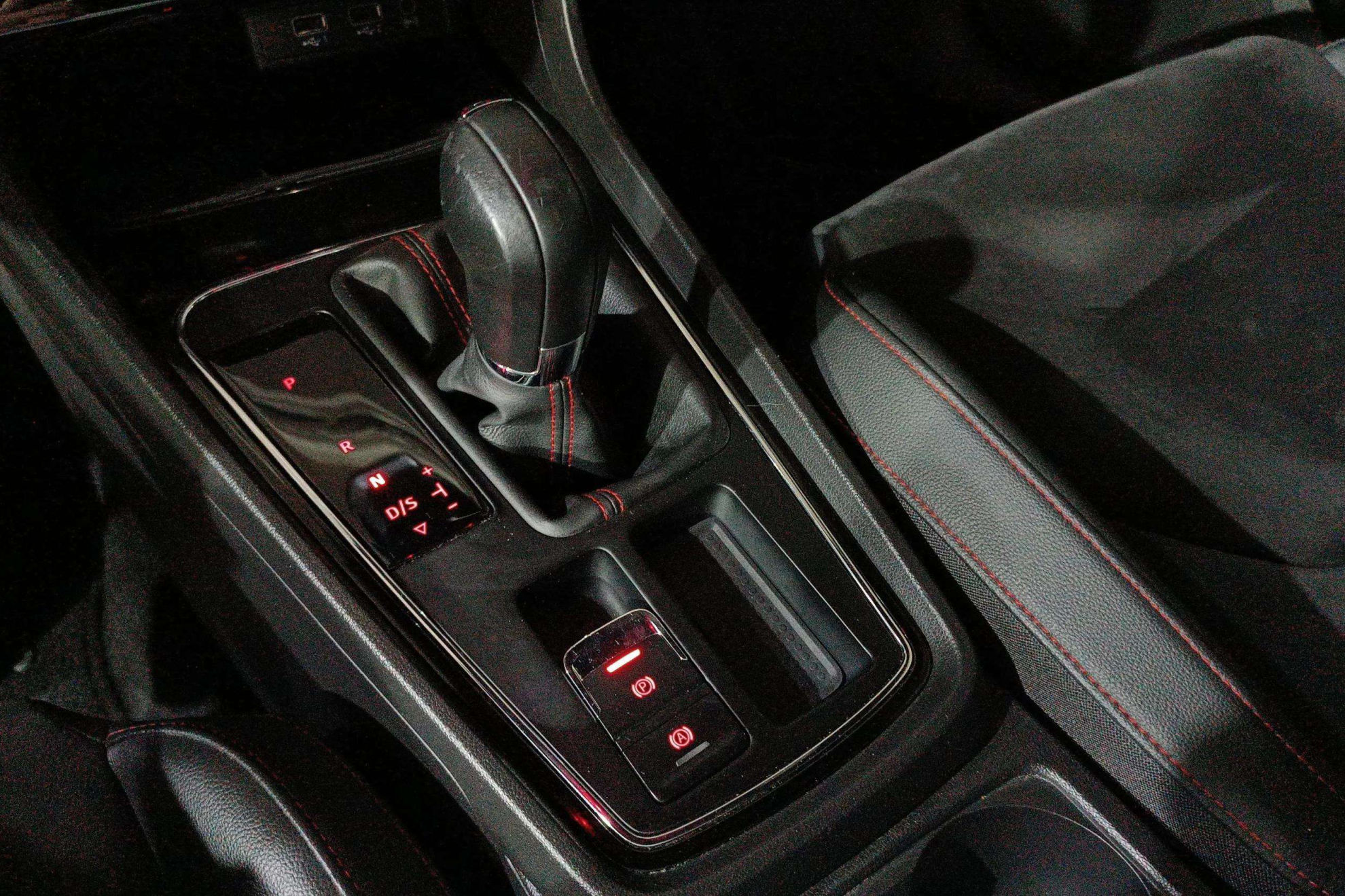 SEAT León 2.0 TDI DSG-7 FR Fast Edition - foto 22