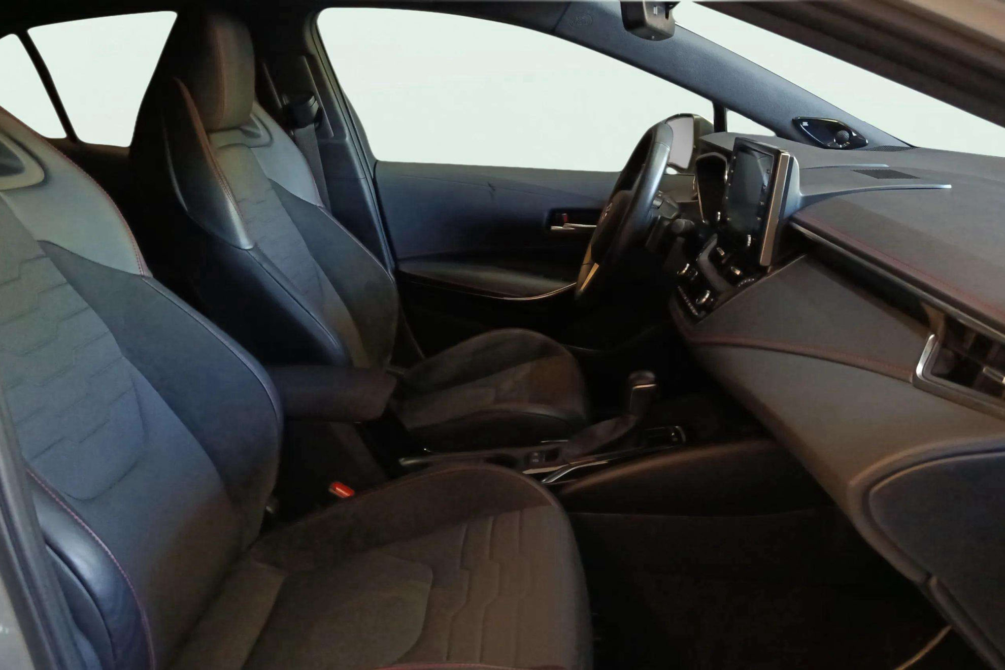 Toyota Corolla 2.0 180H Advance E-CVT - foto 20