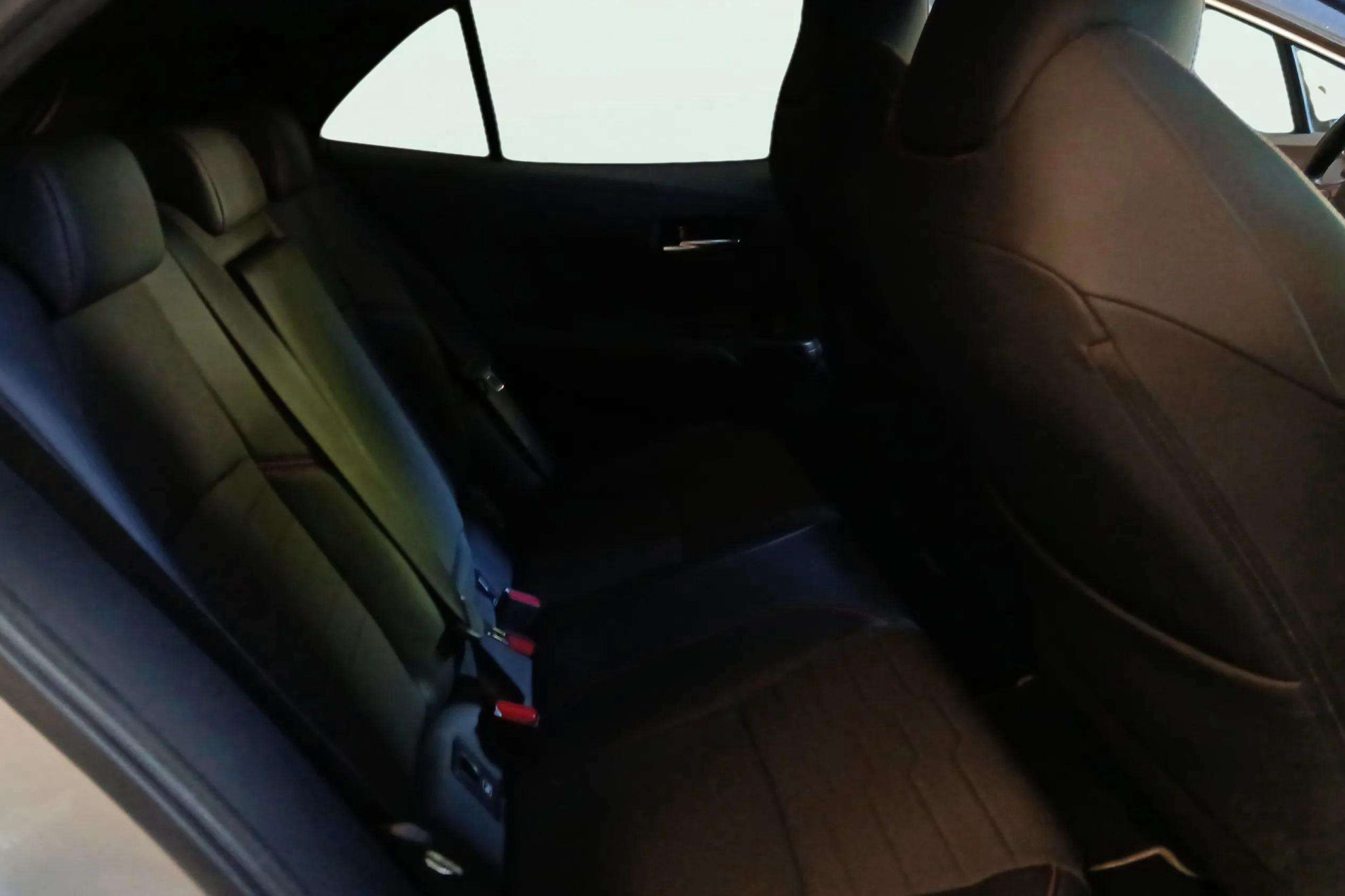 Toyota Corolla 2.0 180H Advance E-CVT - foto 19