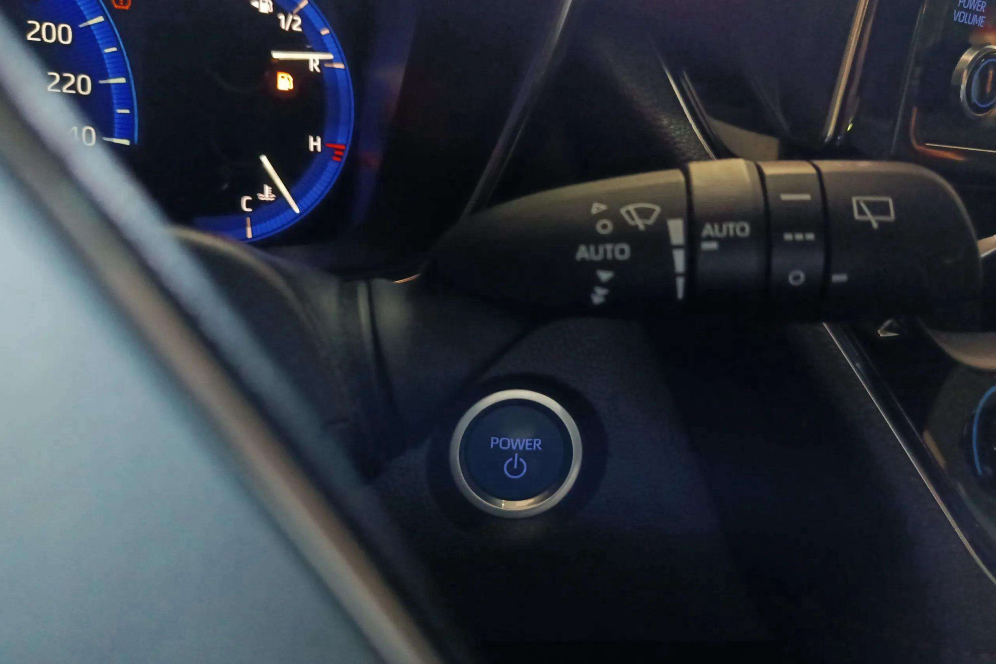 Toyota Corolla 2.0 180H Advance E-CVT - foto 28