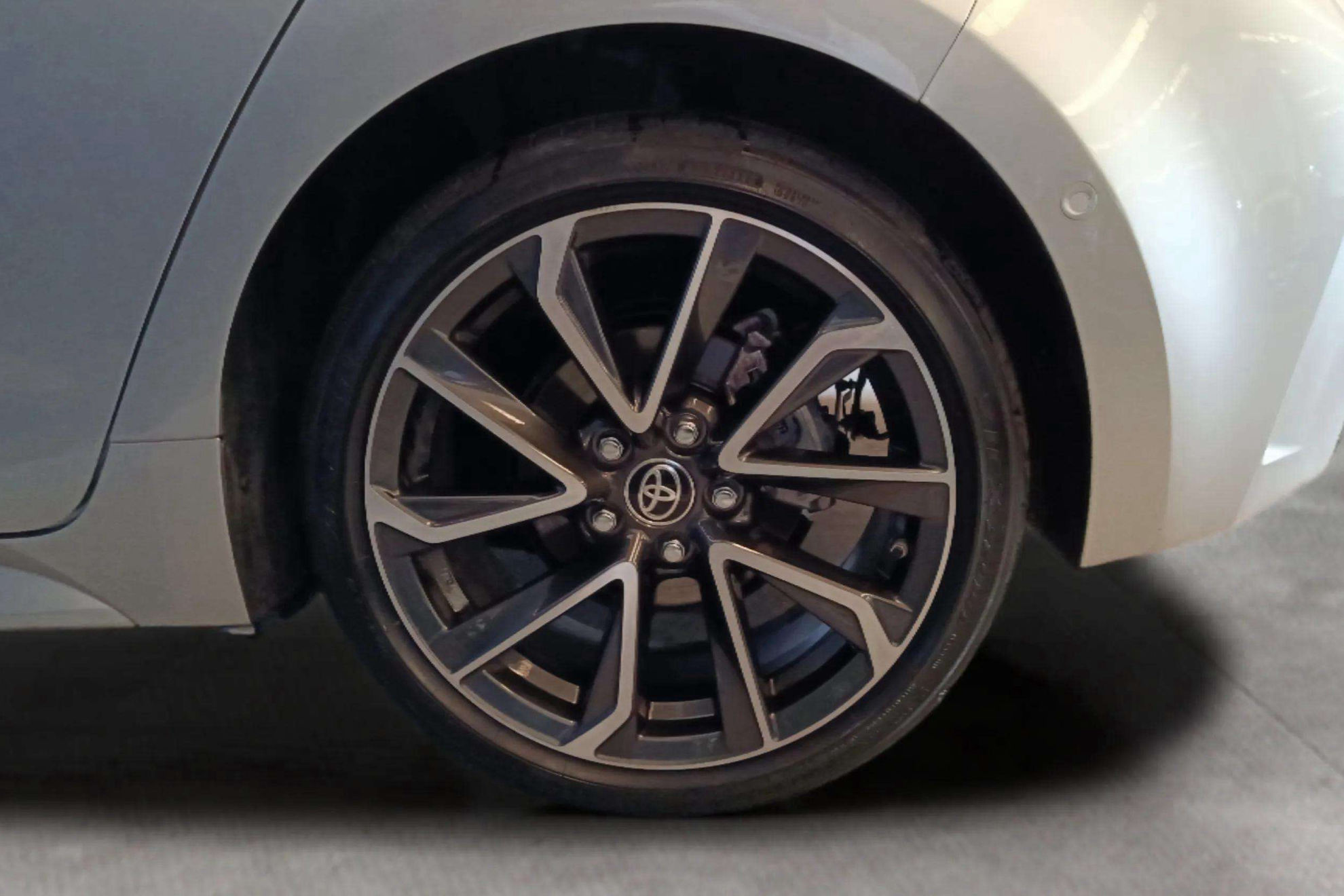 Toyota Corolla 2.0 180H Advance E-CVT - foto 25