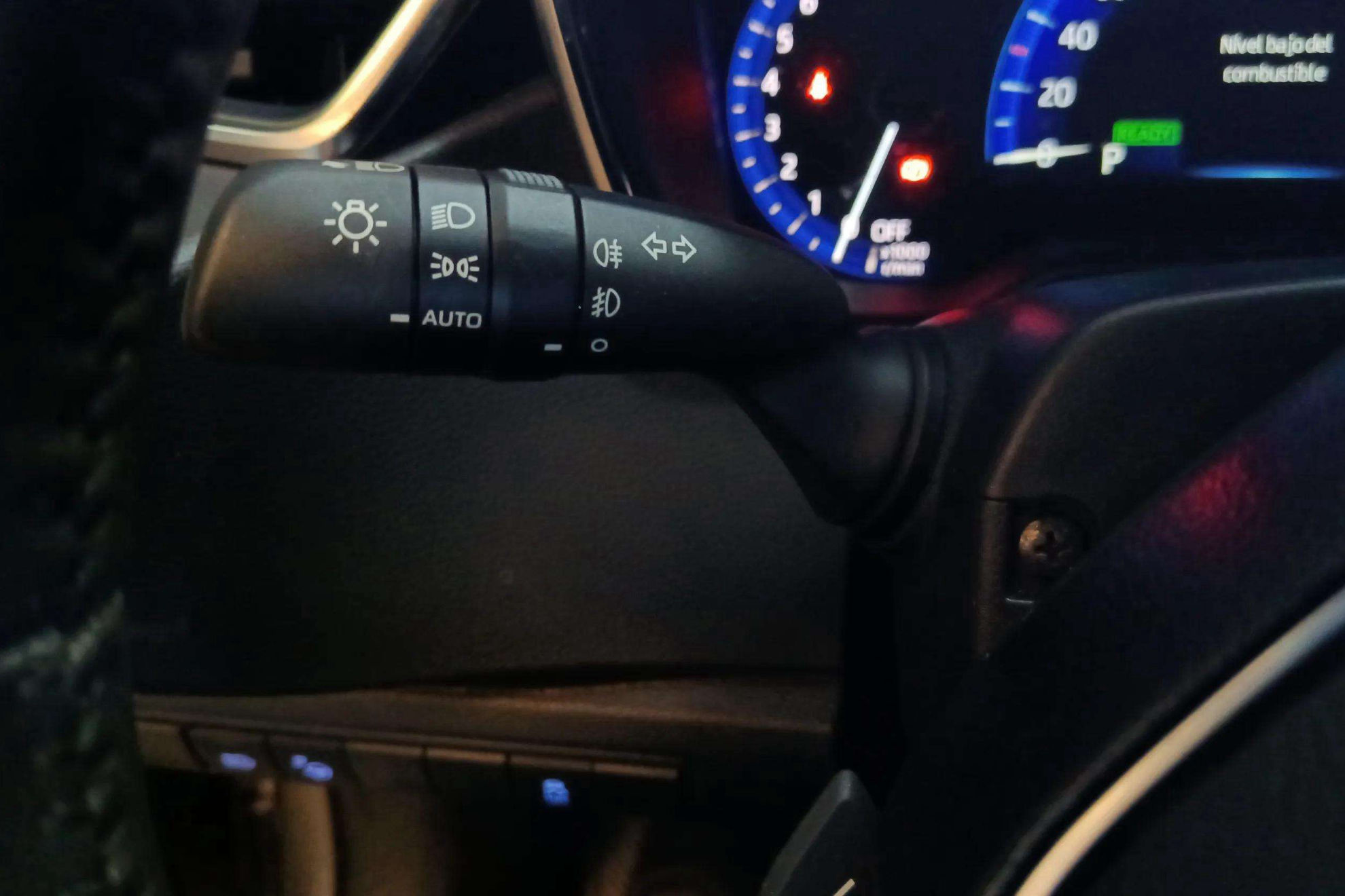 Toyota Corolla 2.0 180H Advance E-CVT - foto 27