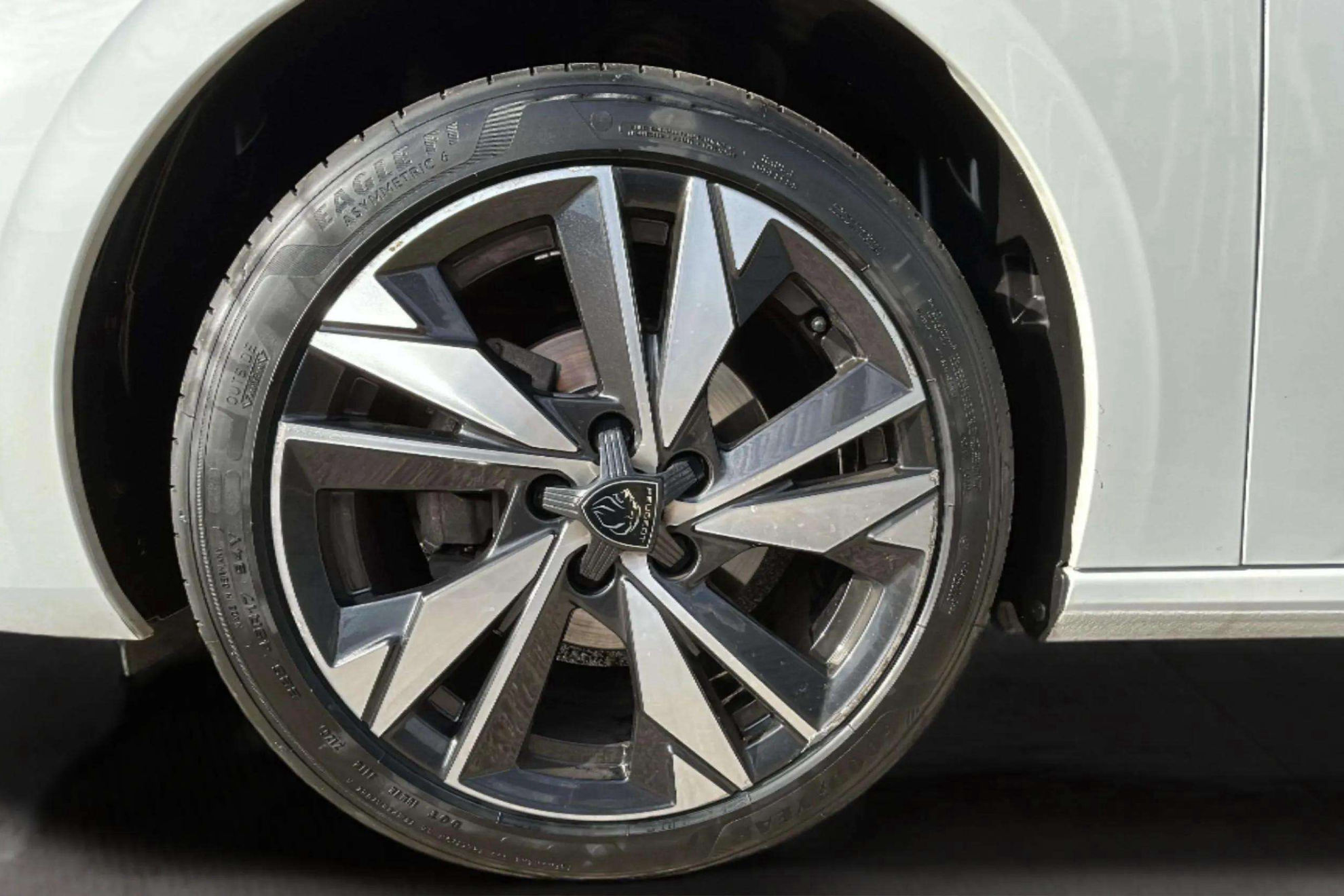 Peugeot 308 Allure PureTech 130 - foto 10