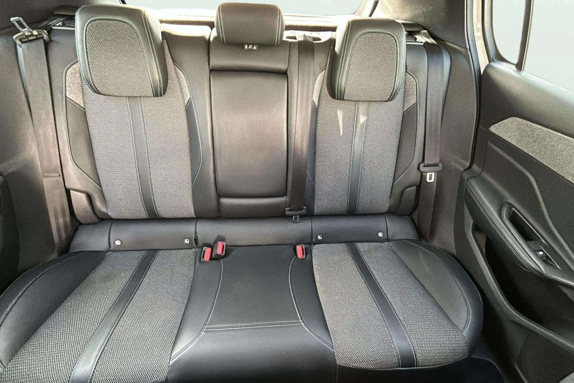 Peugeot 308 Allure PureTech 130 - foto 12