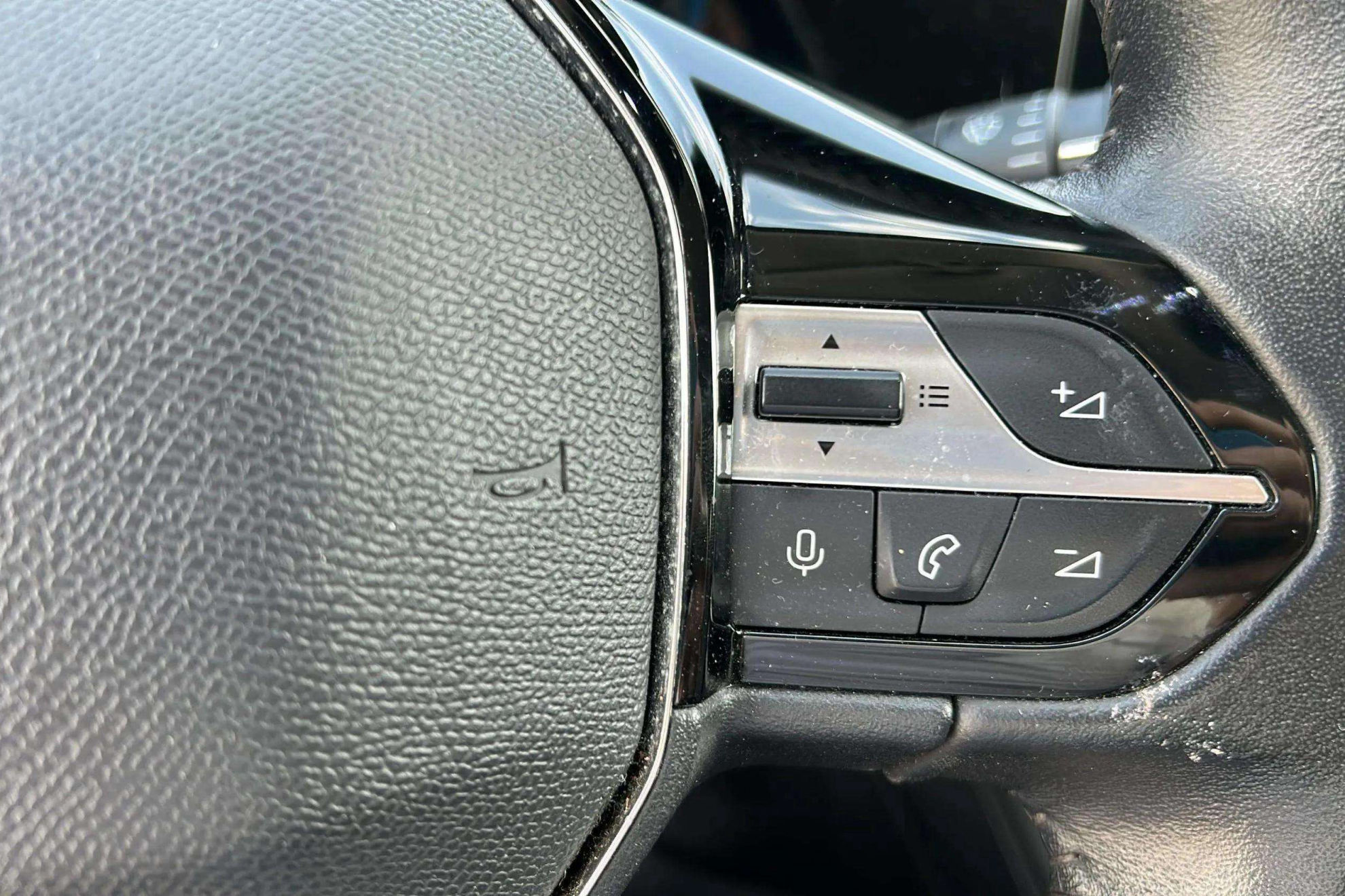 Peugeot 308 Allure PureTech 130 - foto 18