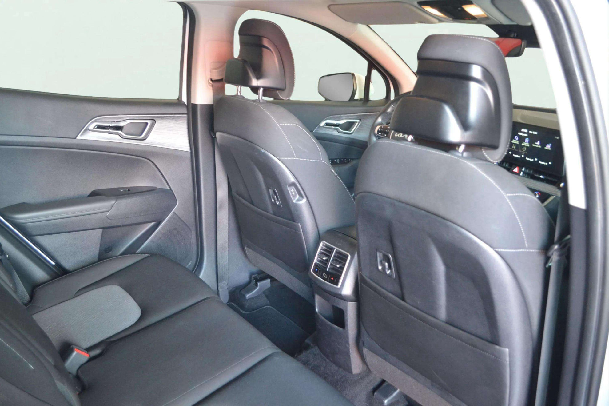 Kia Sportage 1.6 CRDi MHEV Business 4x4 - foto 11