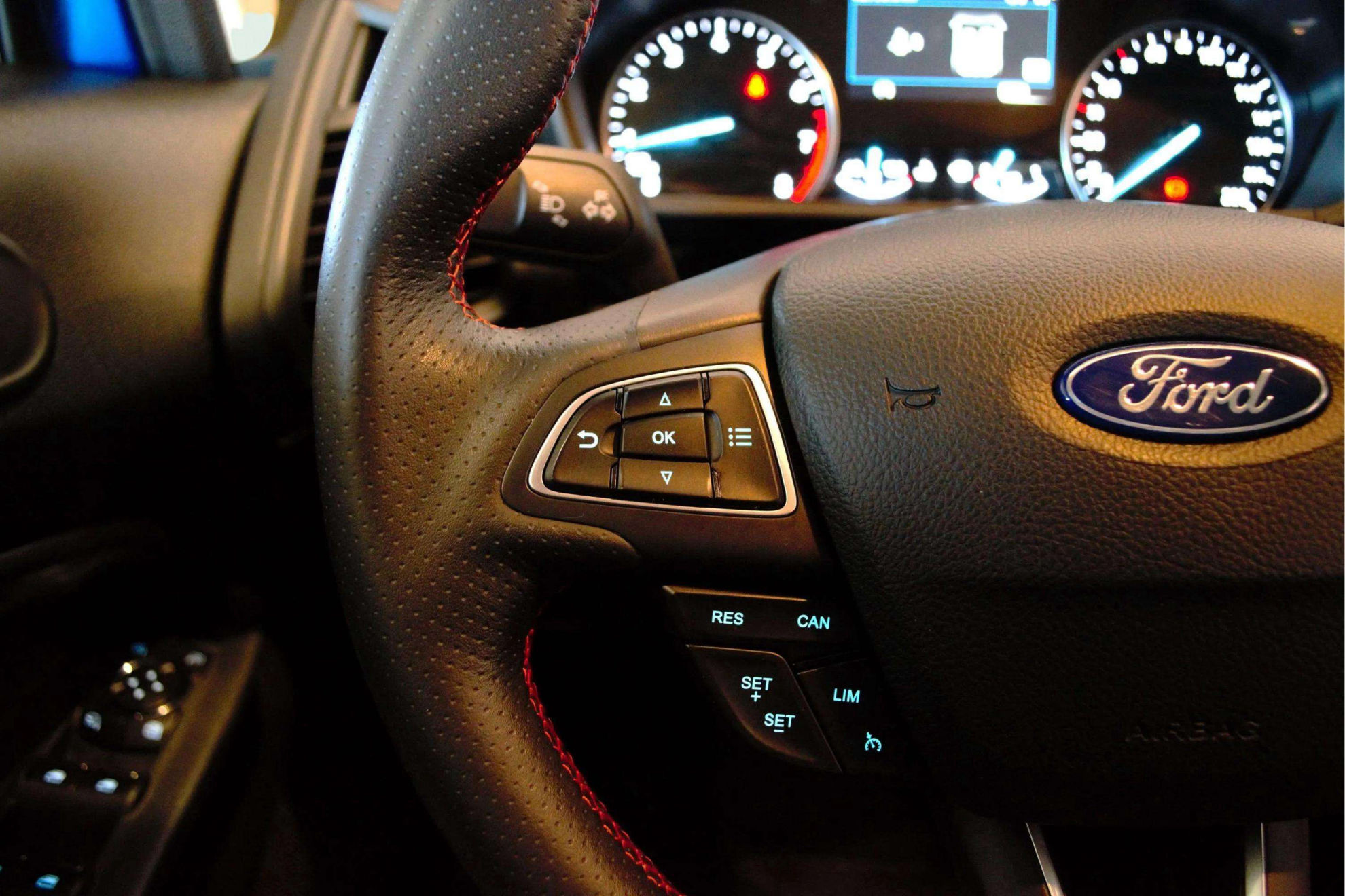 Ford EcoSport 1.0T EcoBoost ST Line - foto 20