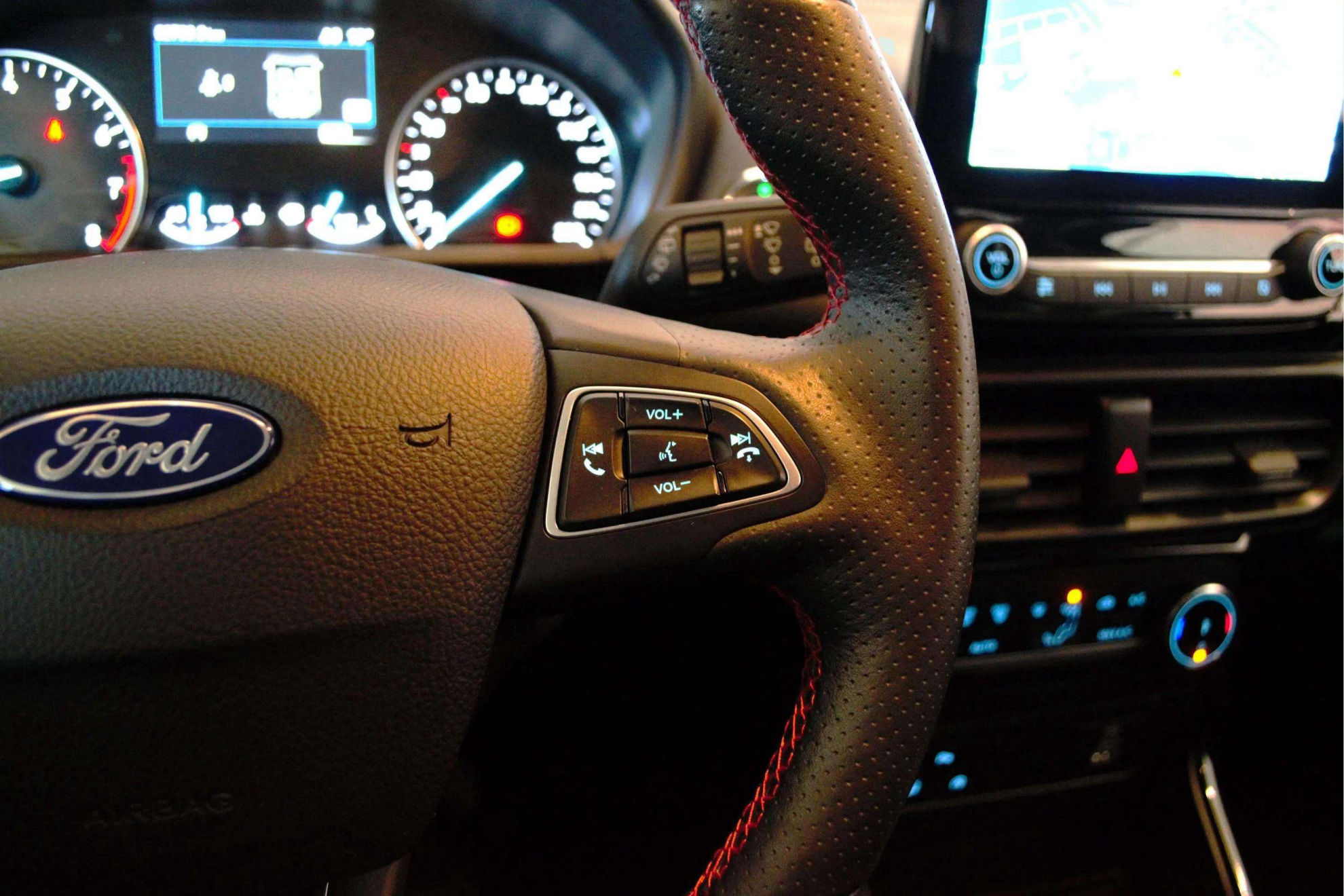 Ford EcoSport 1.0T EcoBoost ST Line - foto 21