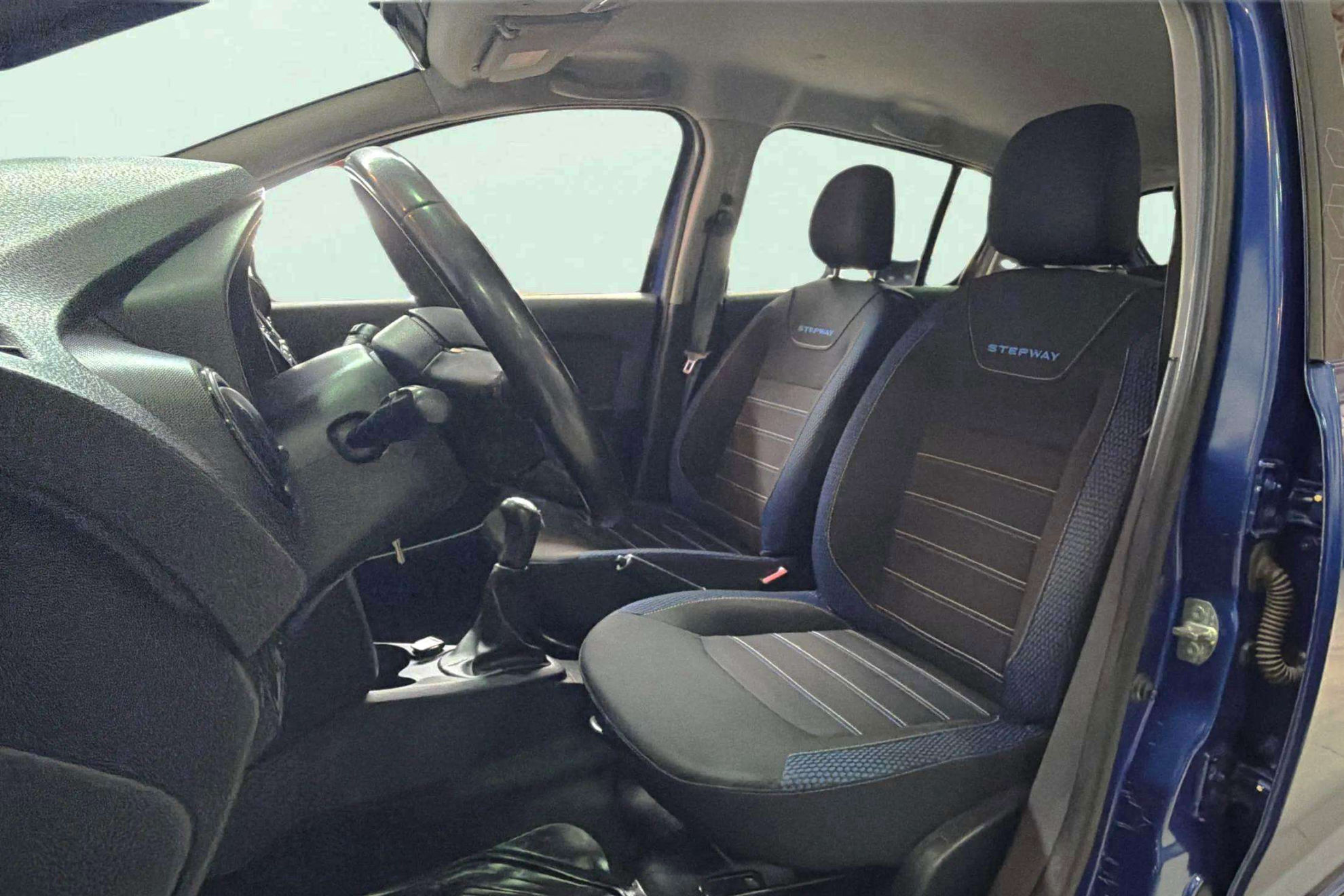 Dacia Sandero Stepway Essent. Blue dCi 18 - foto 12