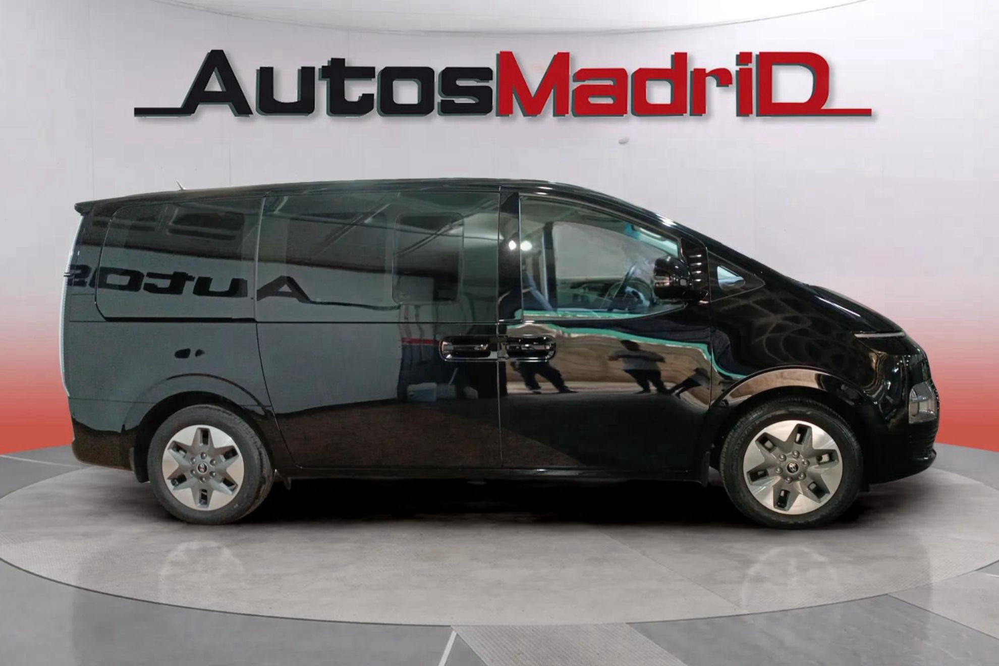 Hyundai STARIA 9S HEV 1.6 T-GDi Style - foto 9