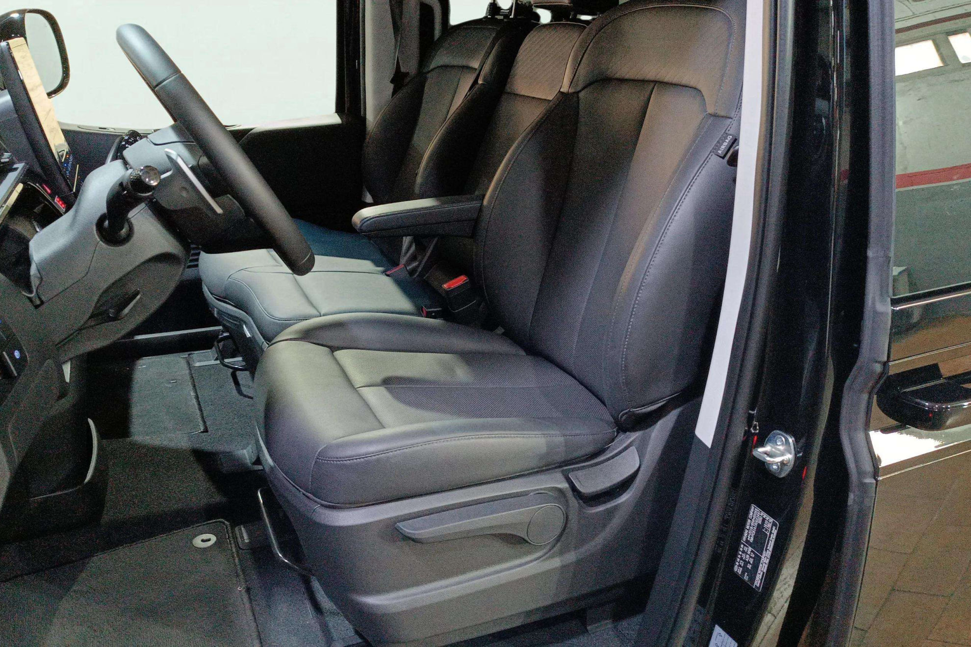 Hyundai STARIA 9S HEV 1.6 T-GDi Style - foto 11
