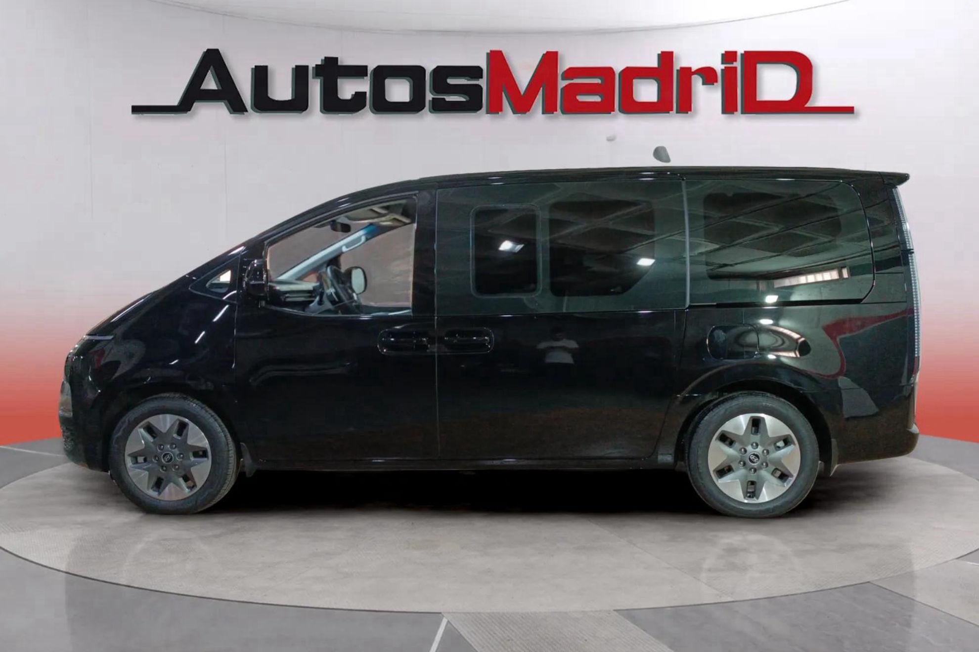 Hyundai STARIA 9S HEV 1.6 T-GDi Style - foto 4