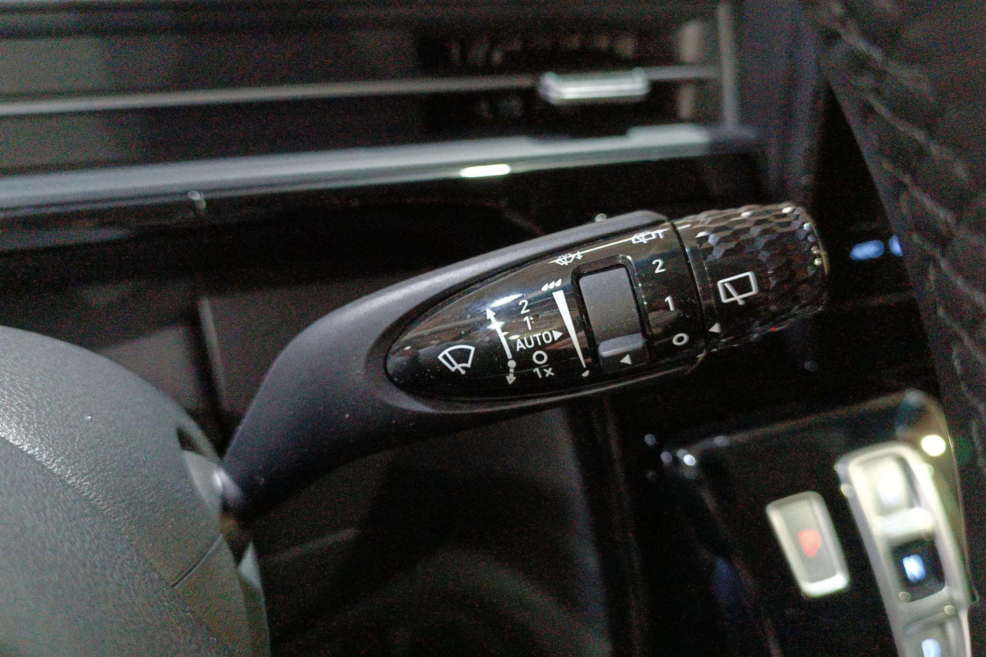 Hyundai STARIA 9S HEV 1.6 T-GDi Style - foto 17