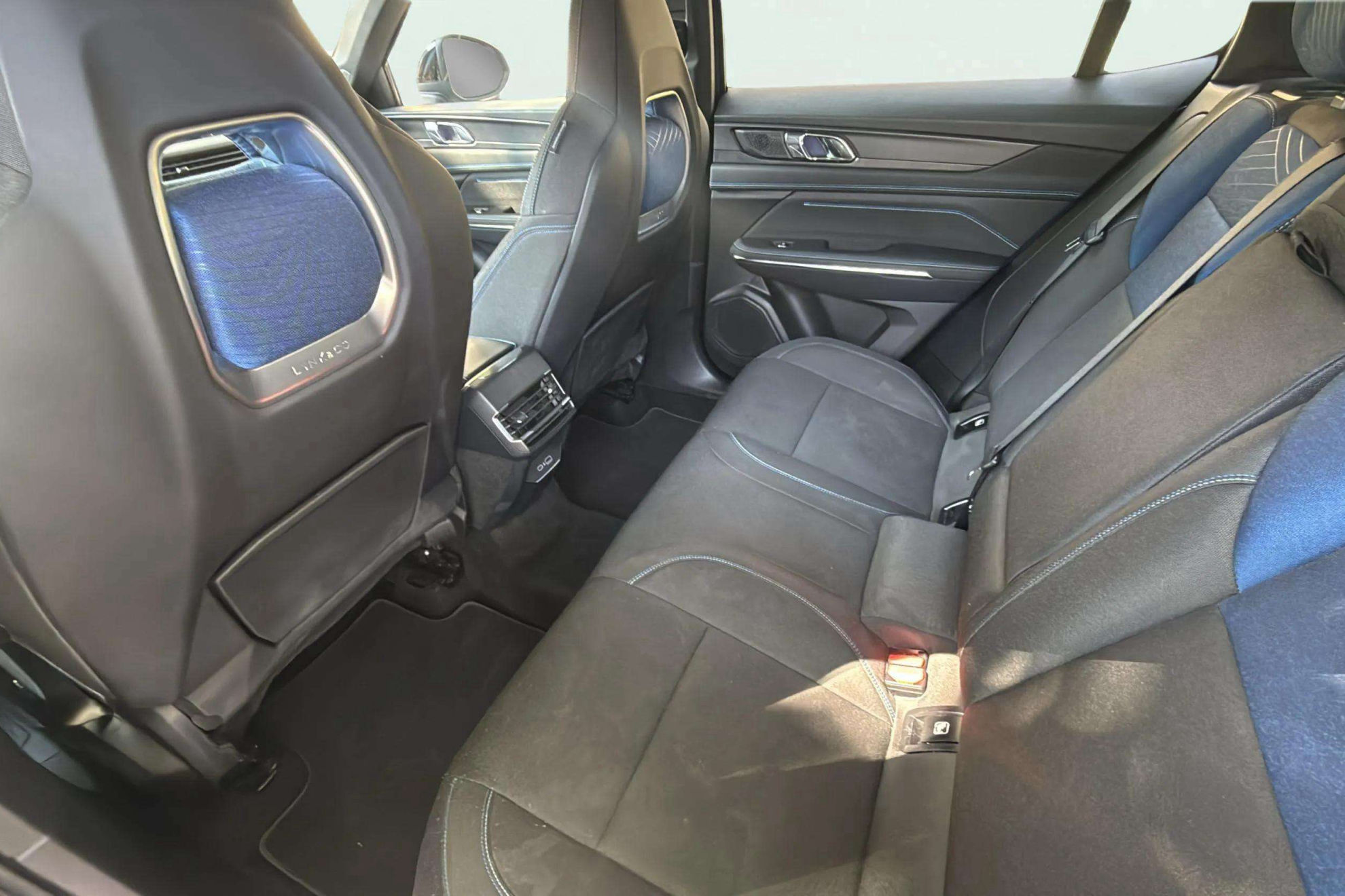 Lynk & Co 01 1.5 PHEV - foto 30
