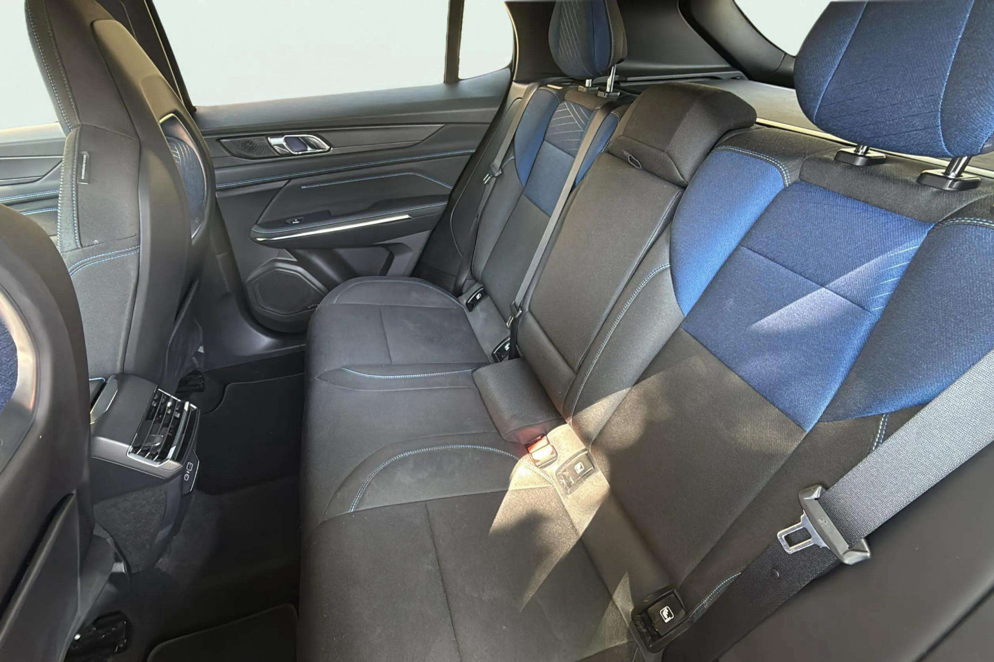 Lynk & Co 01 1.5 PHEV - foto 31