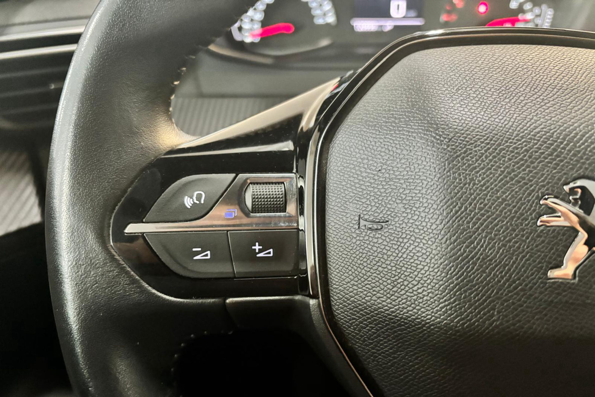 Peugeot 2008 Allure PureTech 100 - foto 15