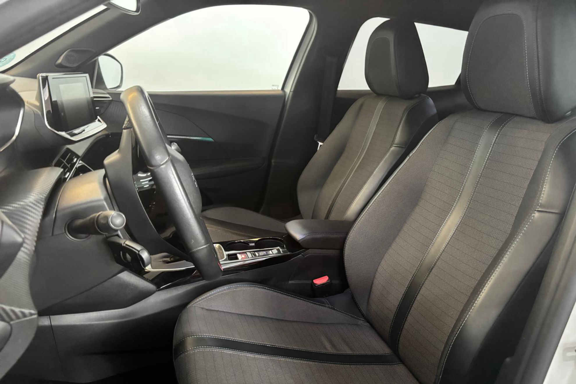 Peugeot 2008 Allure PureTech 100 - foto 12