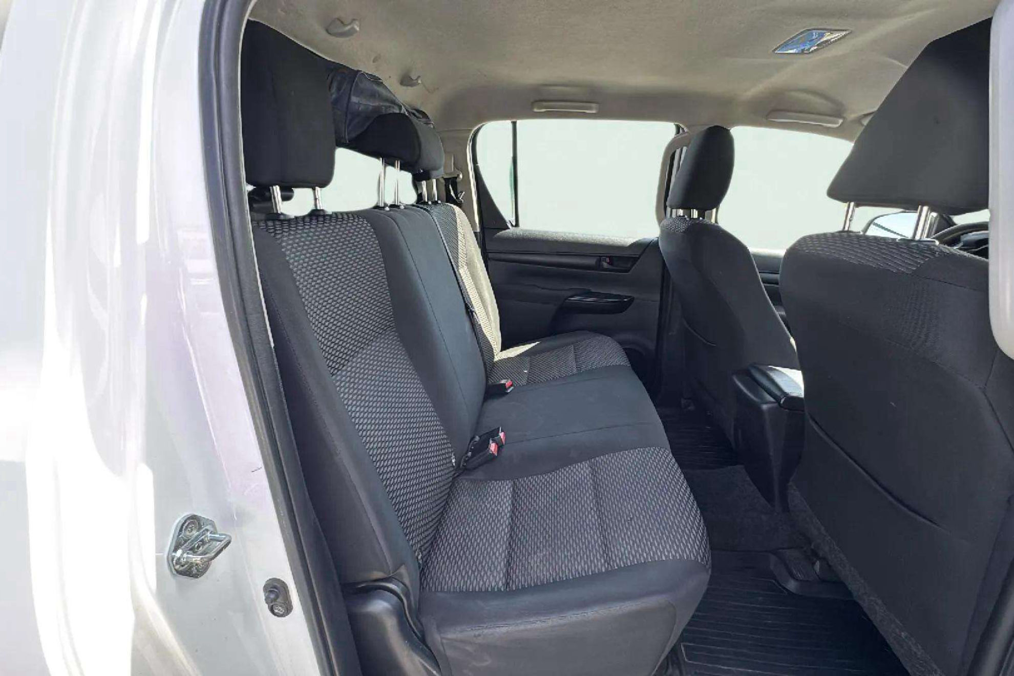 Toyota Hilux 2.4 D-4D Cabina Doble GX - foto 19