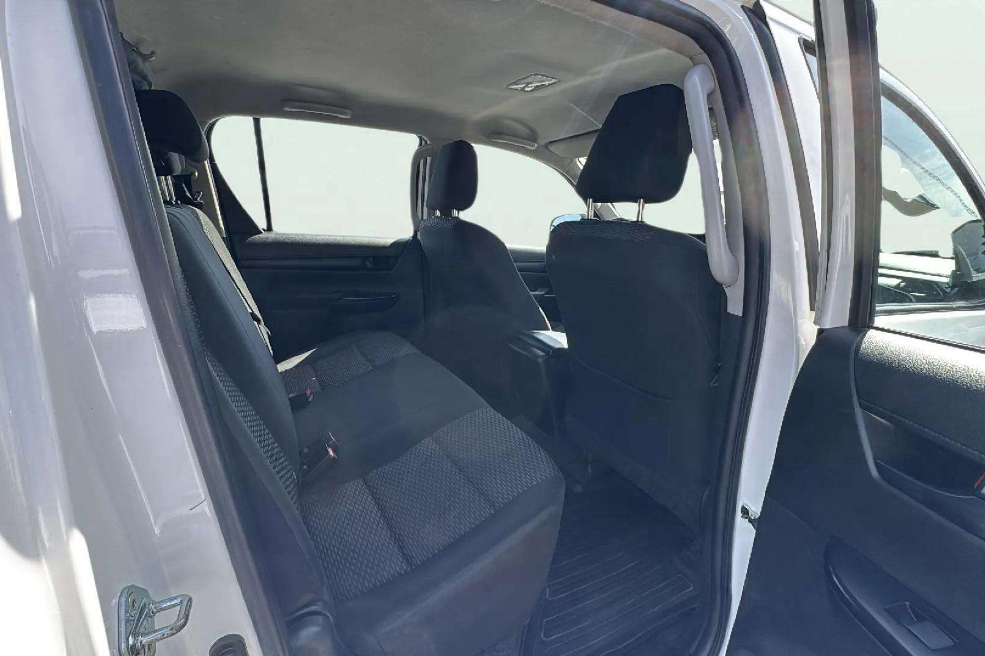 Toyota Hilux 2.4 D-4D Cabina Doble GX - foto 18