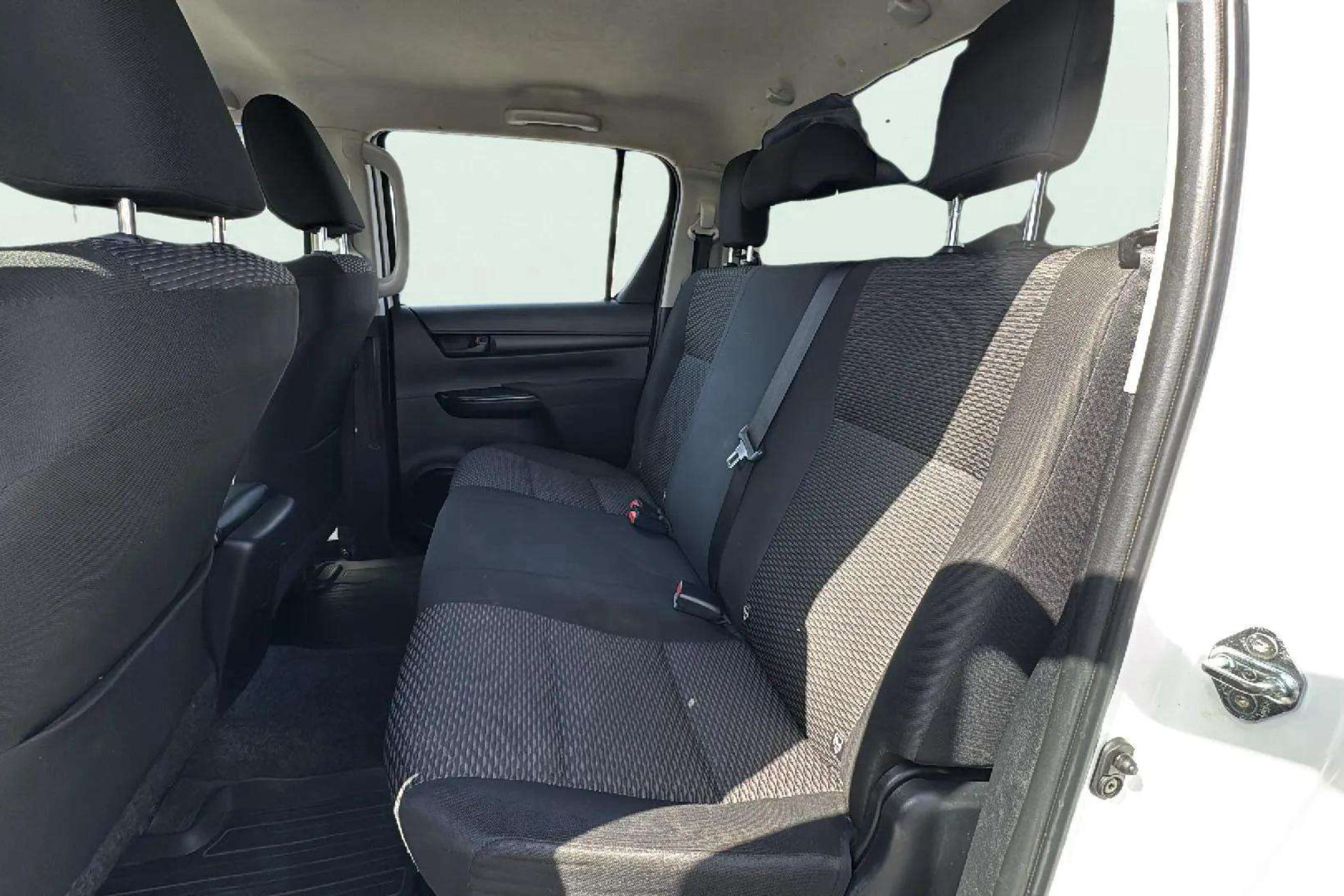 Toyota Hilux 2.4 D-4D Cabina Doble GX - foto 16