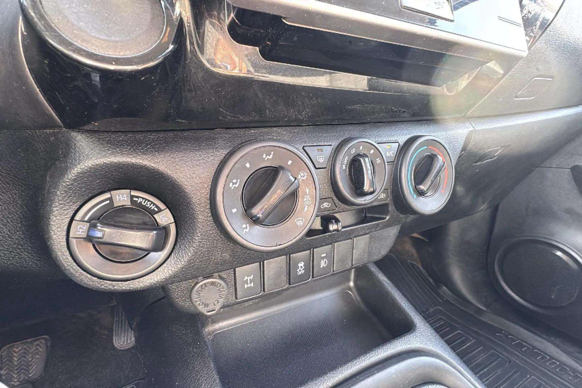 Toyota Hilux 2.4 D-4D Cabina Doble GX - foto 29